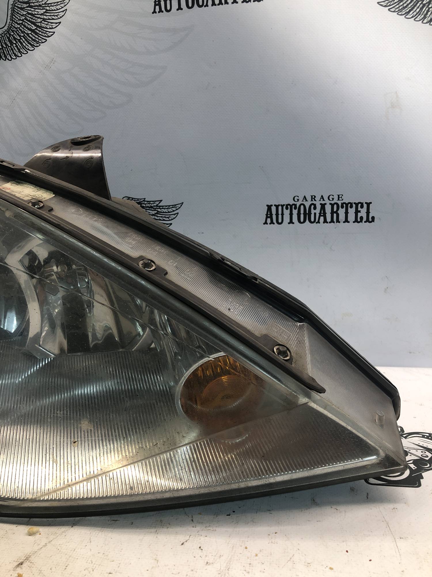 FORD FOCUS MK1 LIFT Фара передня права 2M51-13W029-BD