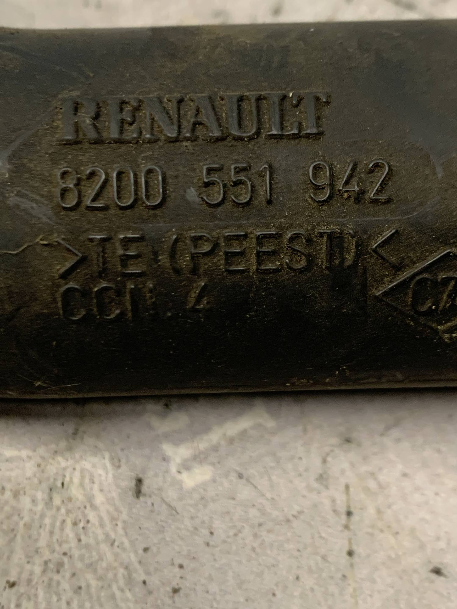 Патрубок інтеркулера Renault Laguna III 2.0 dci 8200551942