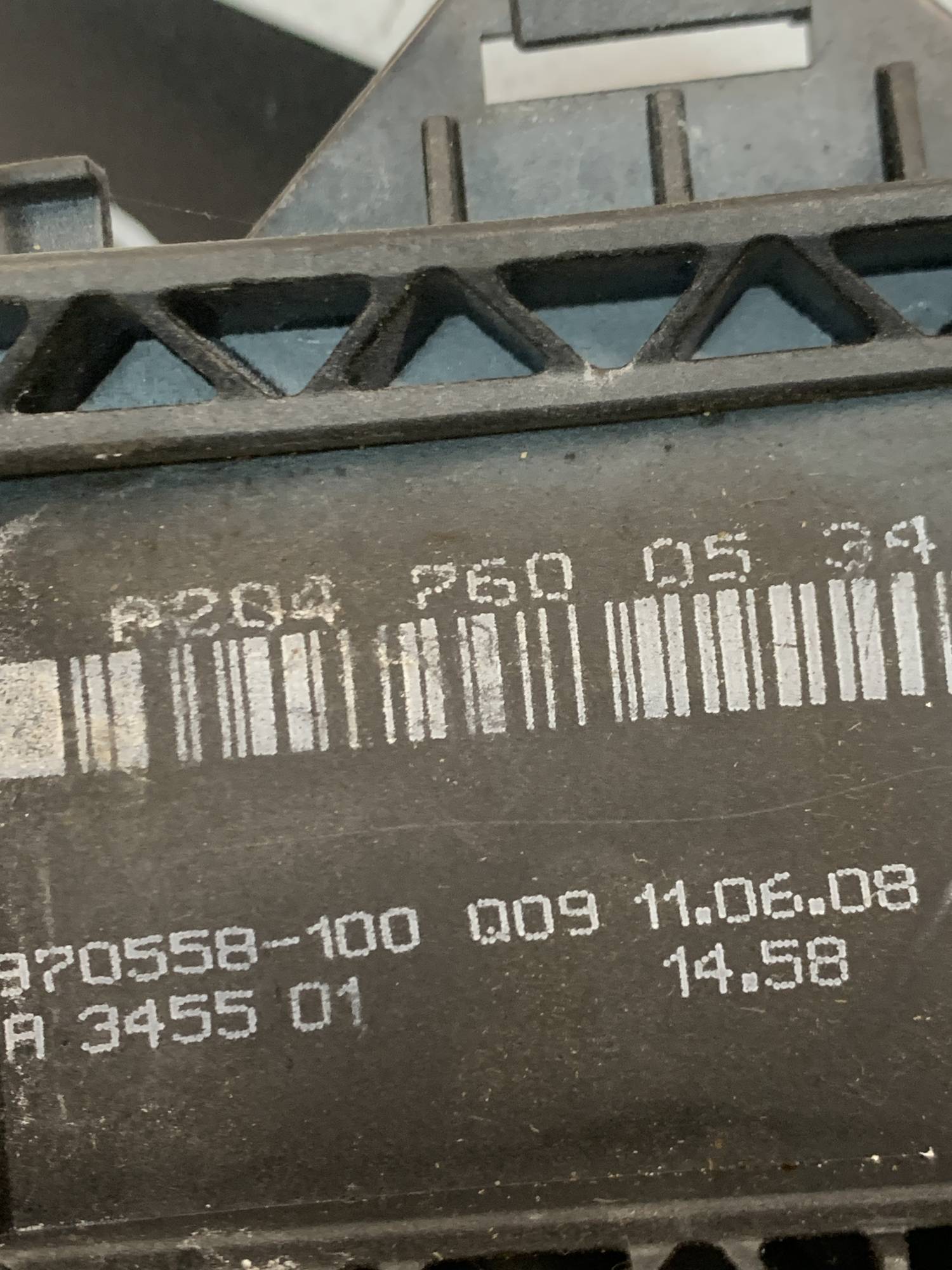 Ручка кронштейн двері ліва передня Mercedes-Benz C-Class W204 a2047600534