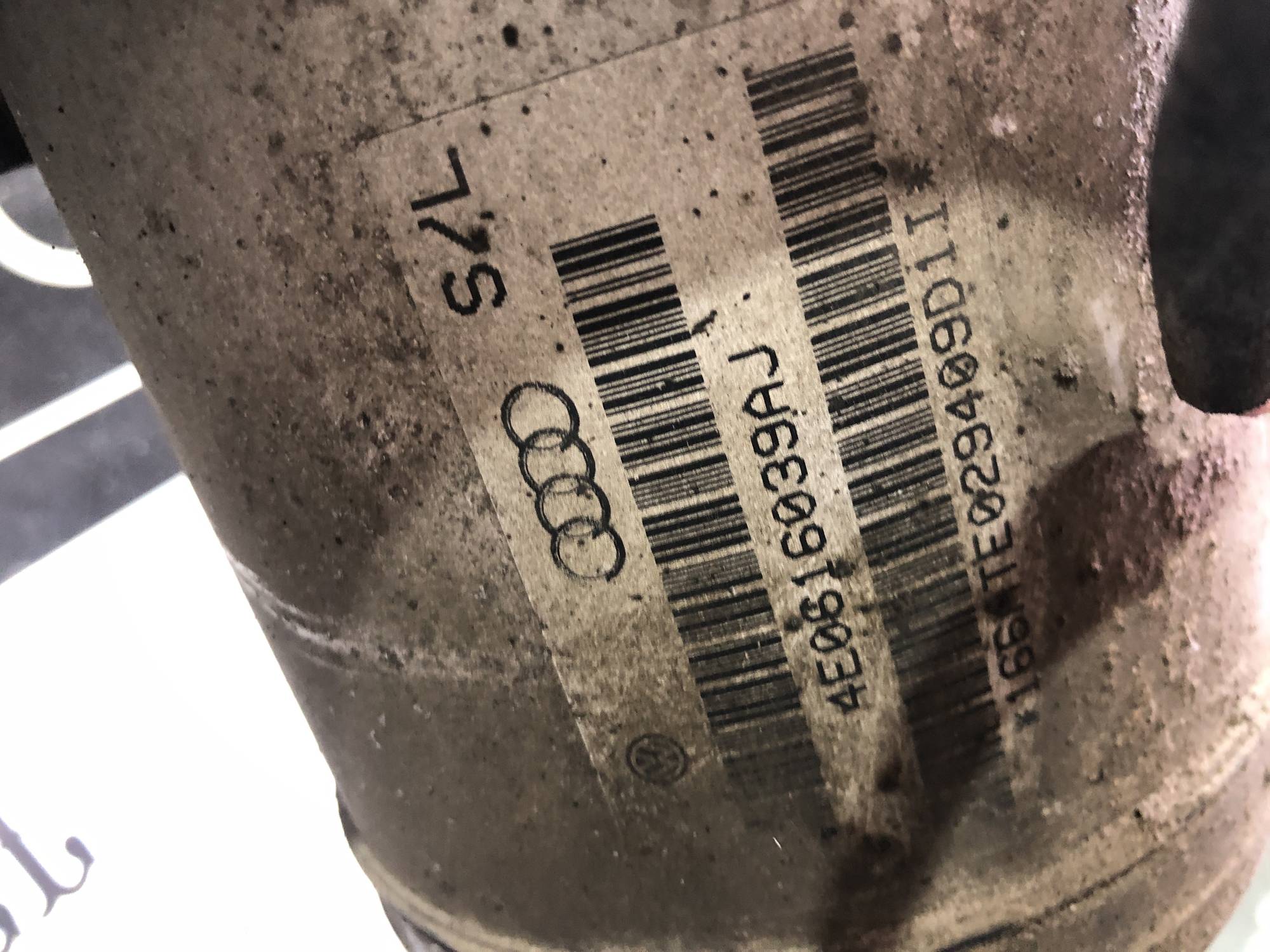 4e0616039j Пневмобаллон передний Audi A8 D3