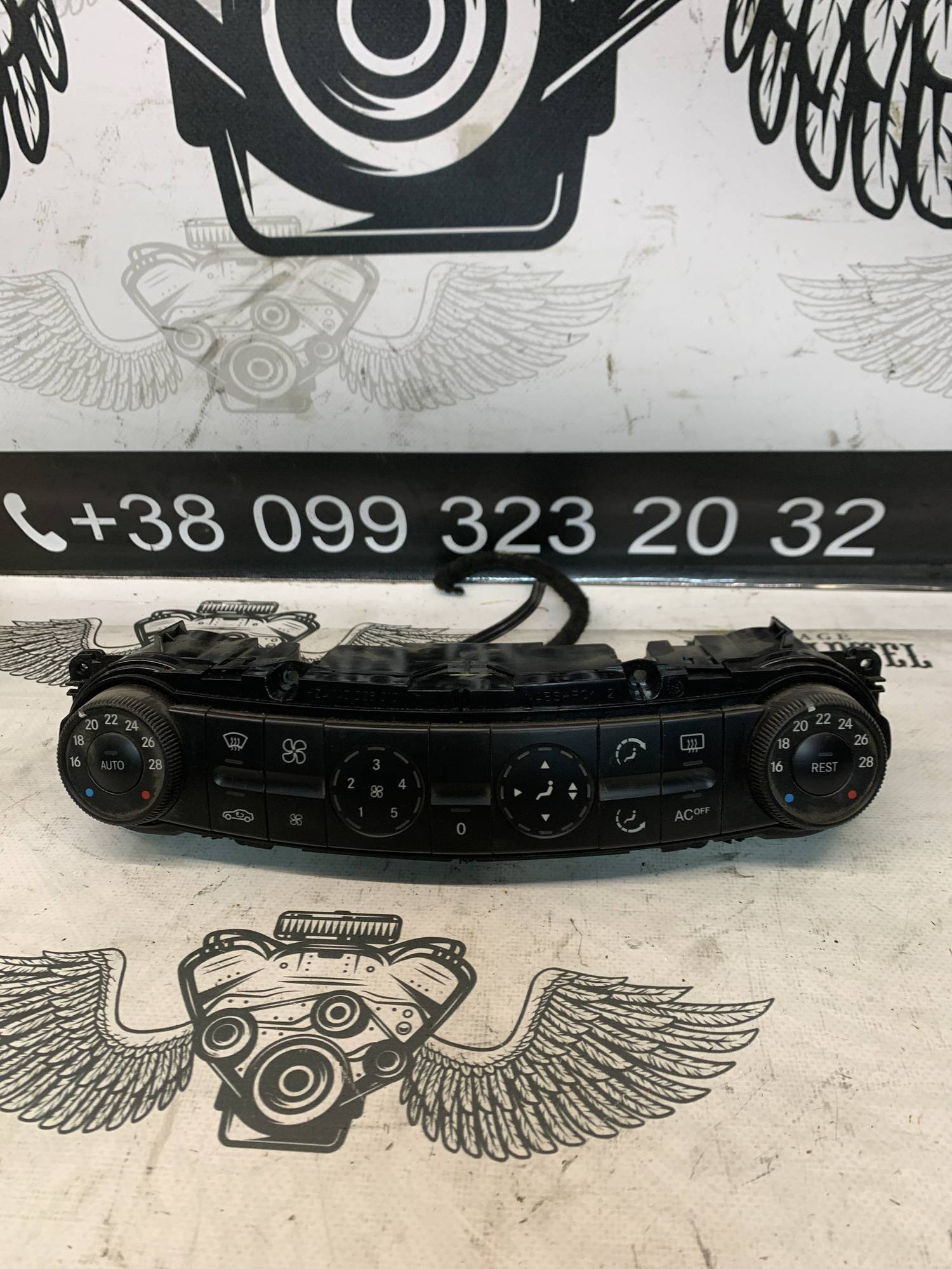 Блок управління клімат контролем Mercedes E-class W211 2118300090