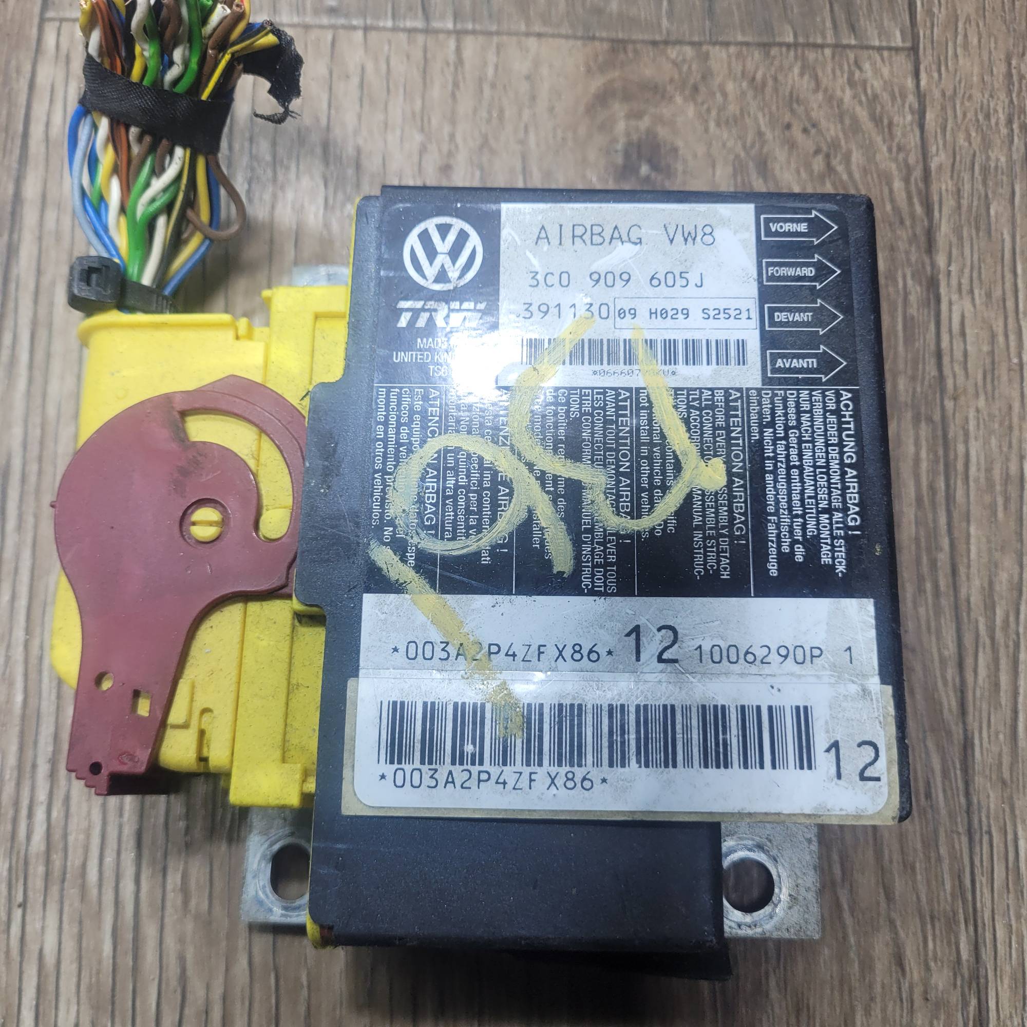 Блок управління airbag Volkswagen Passat B6 3c0909605j