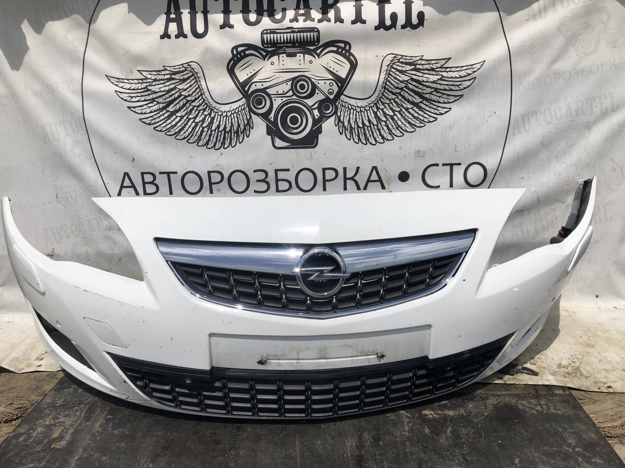 Бампер передній Opel Astra J унів 21110292