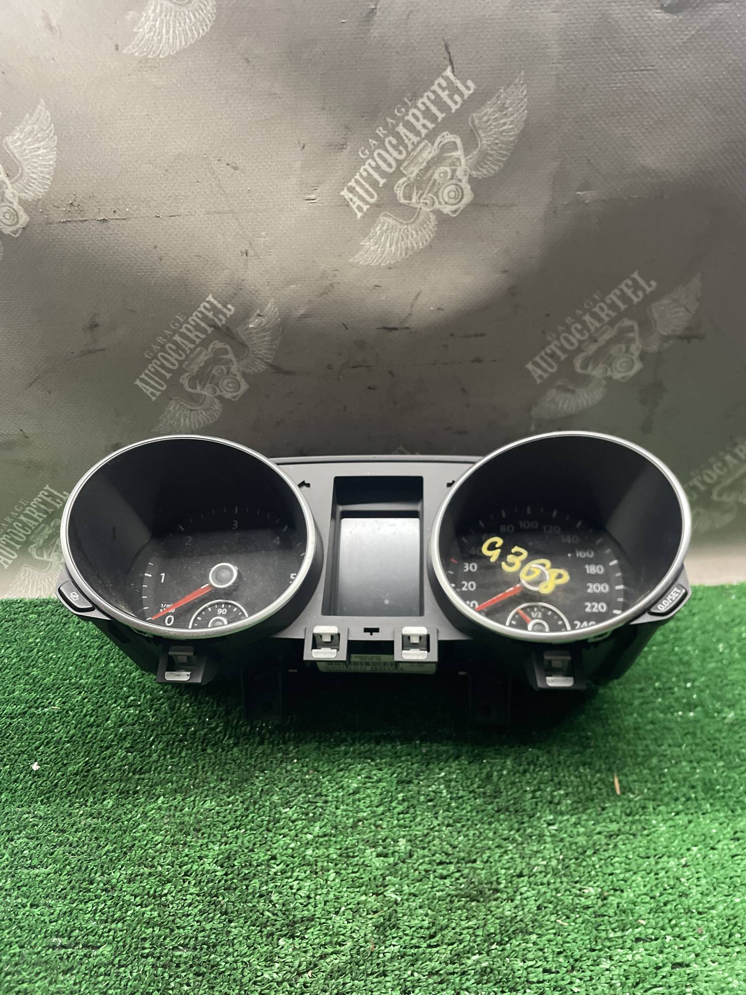 Панель приладів VW Golf 6 1.6tdi 5k0920860g