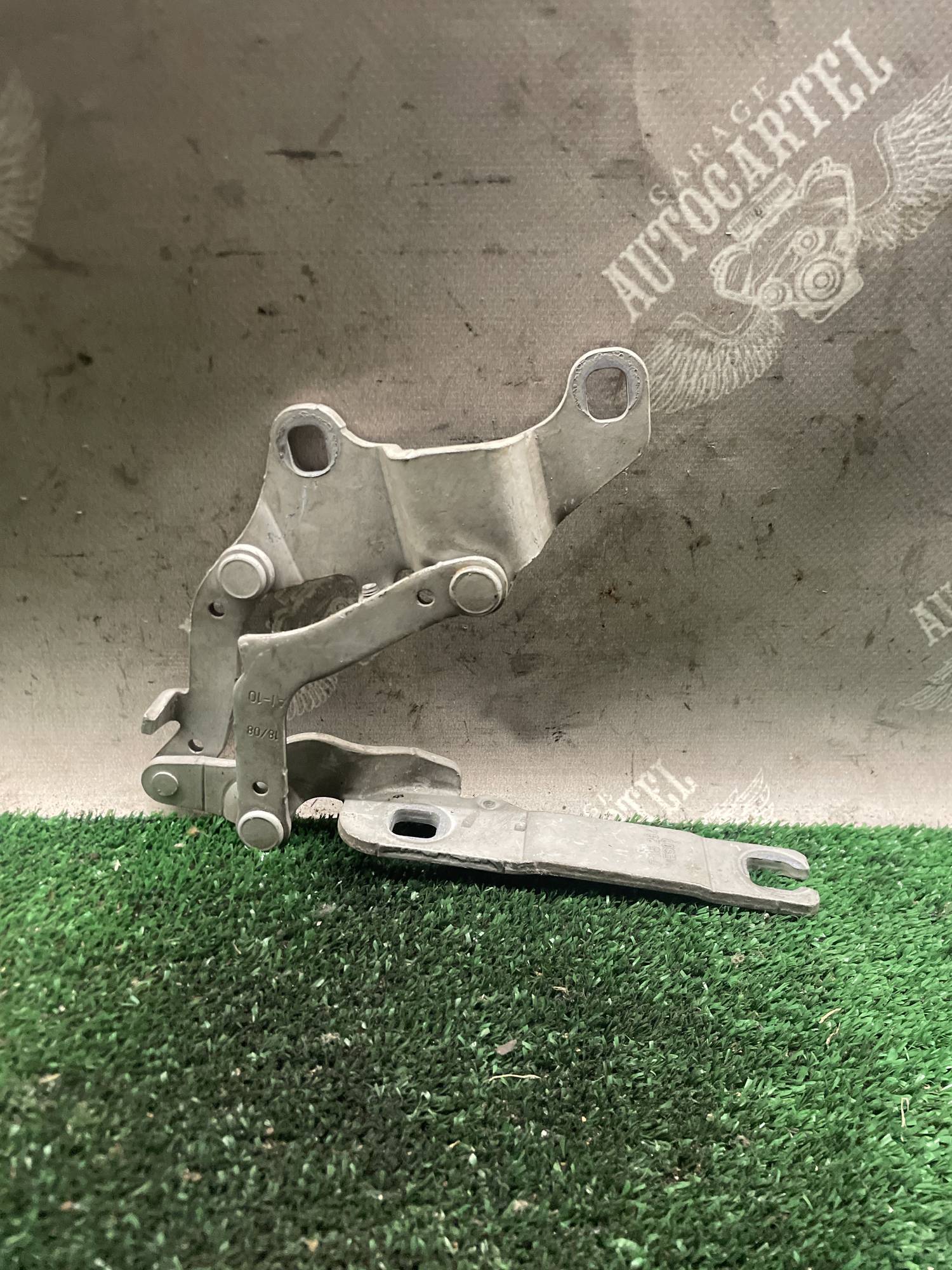 Петля капота передня права BMW 3 E90 E91 7115264