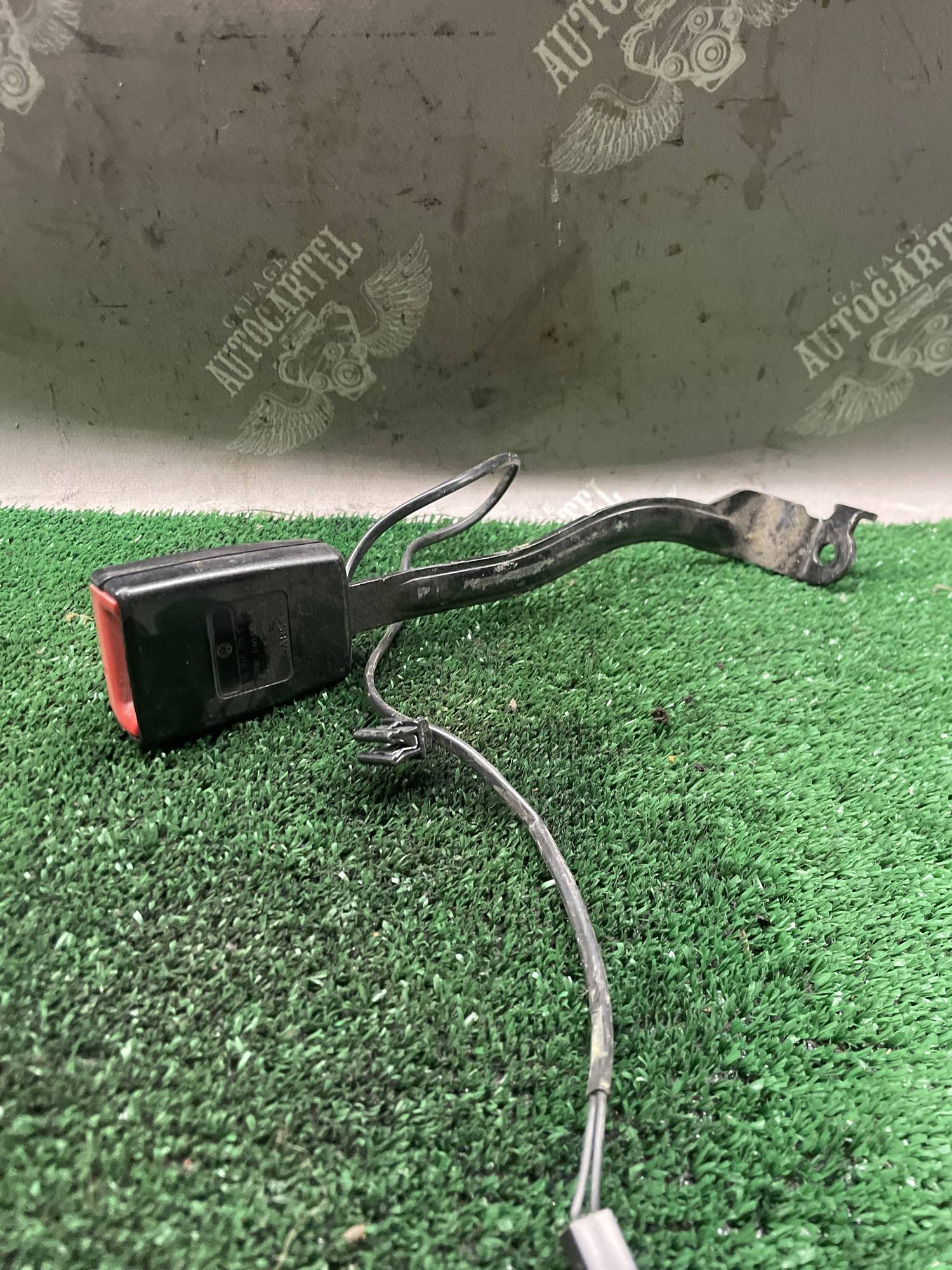 Замок ремня безпеки передній лівий Volkswagen Touran 1t0857755c
