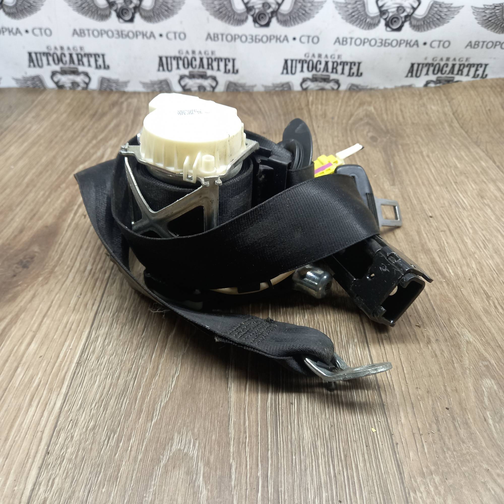 Ремінь безпеки передній правий VW Passat (B6) 2005-2010 3C1857706F