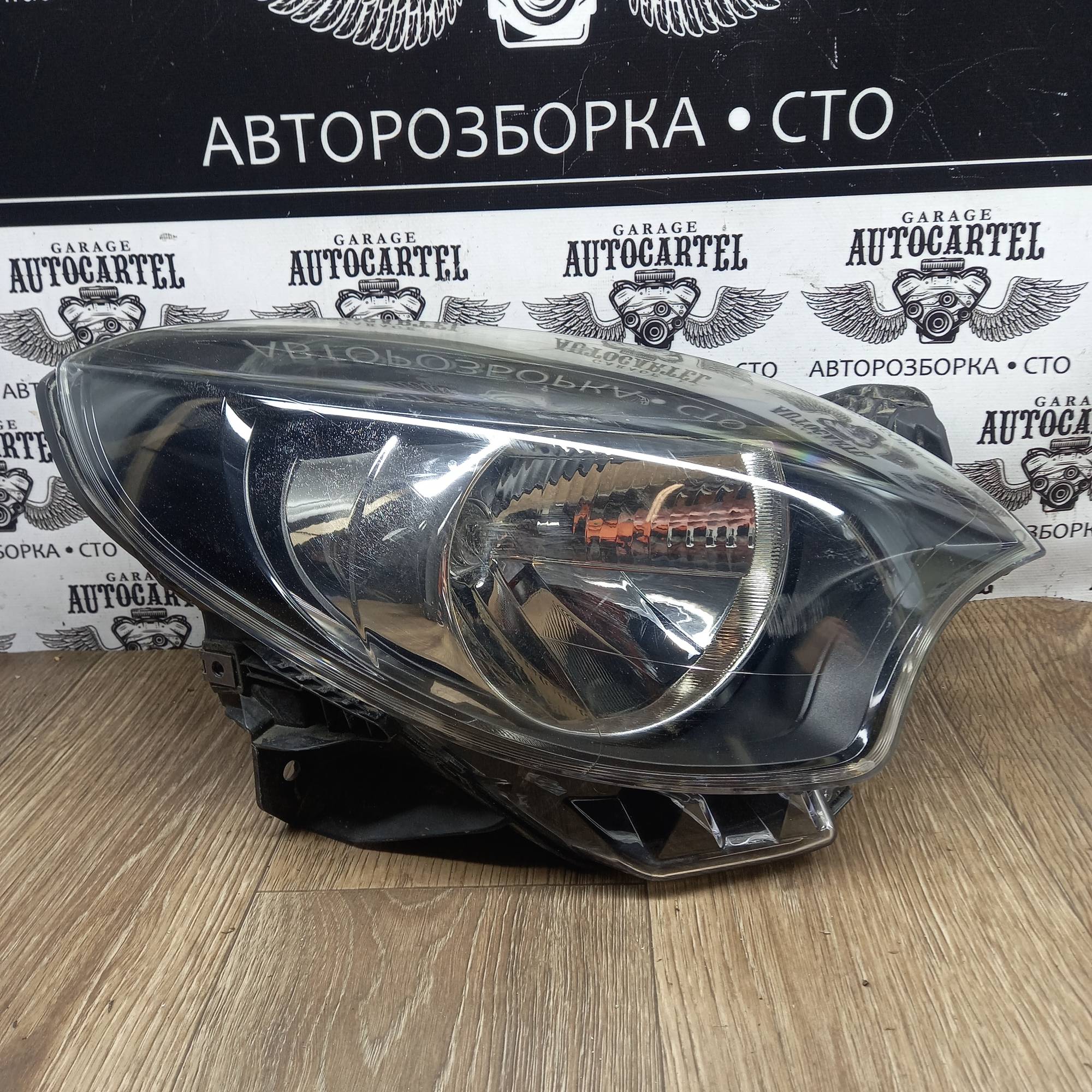 Фара передня ліва RENAULT TWINGO II 2007-2014, 90004095, 260106513r