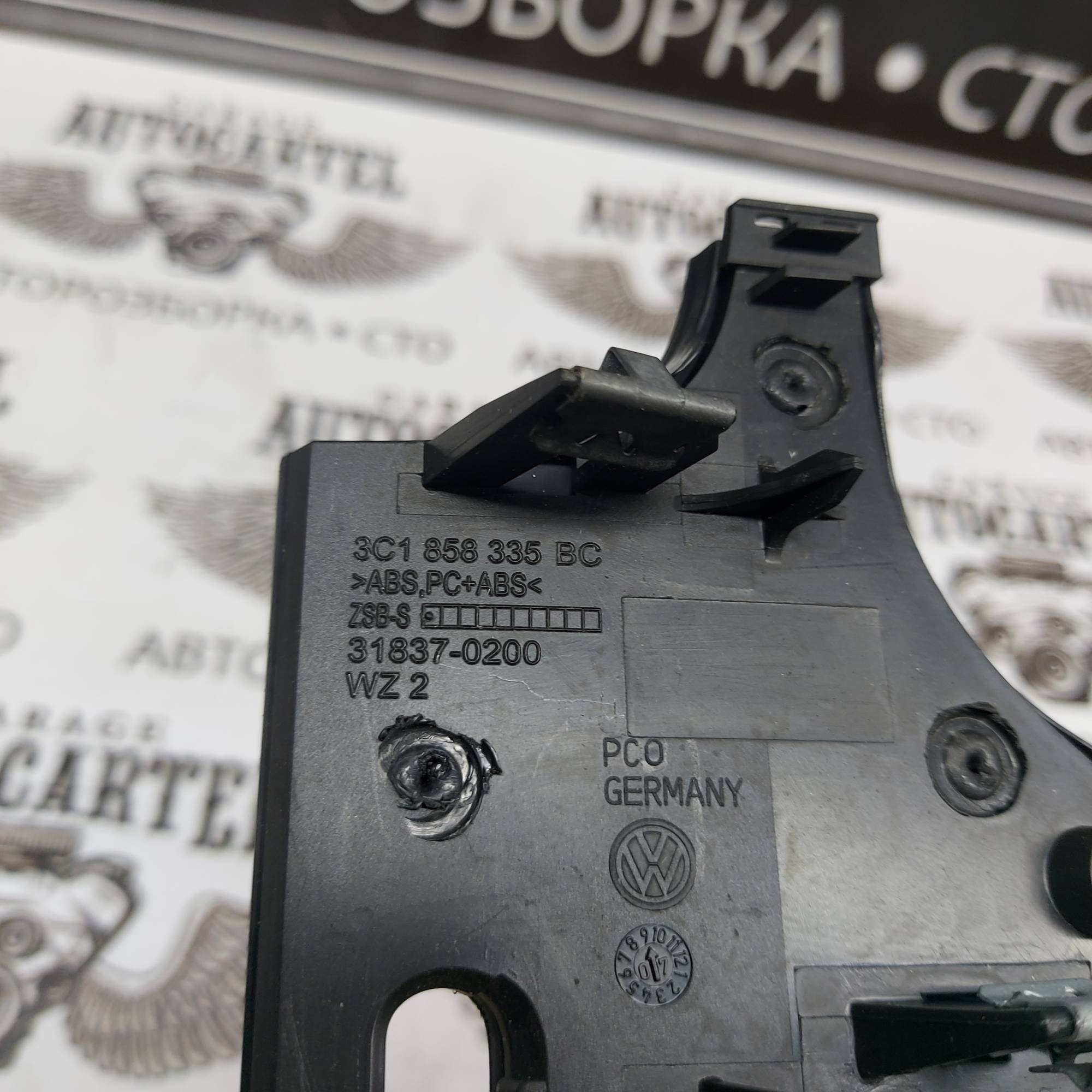 3C1858335BC Накладка панелі приладів Volkswagen Passat B6