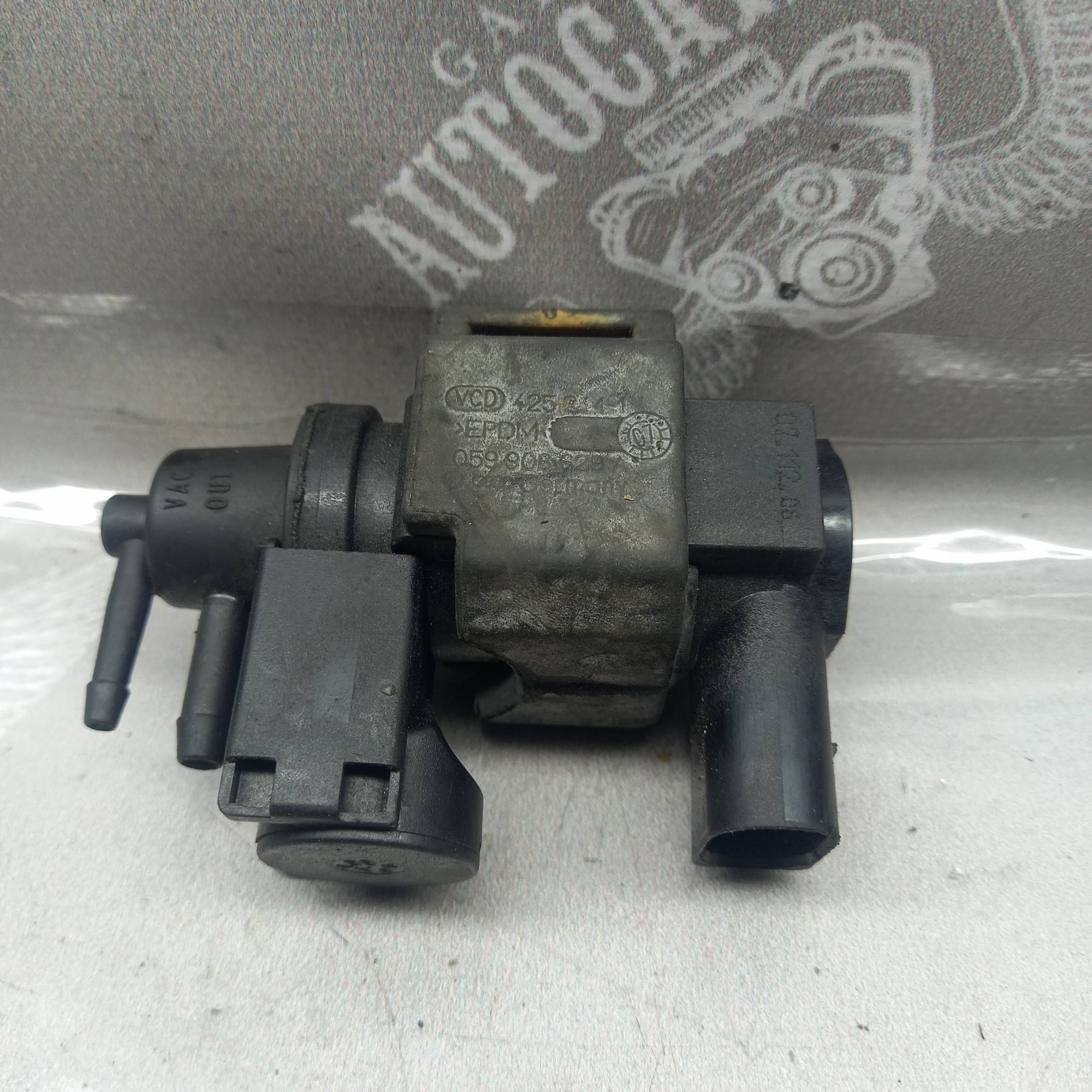 Клапан вакуума audi a4 b6 2.5 tdi 059906629a, 059906628