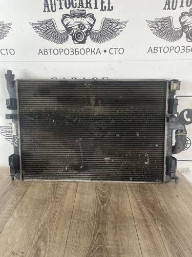 Радіатор охолодження Dacia sandero 1.5dci 214100980R