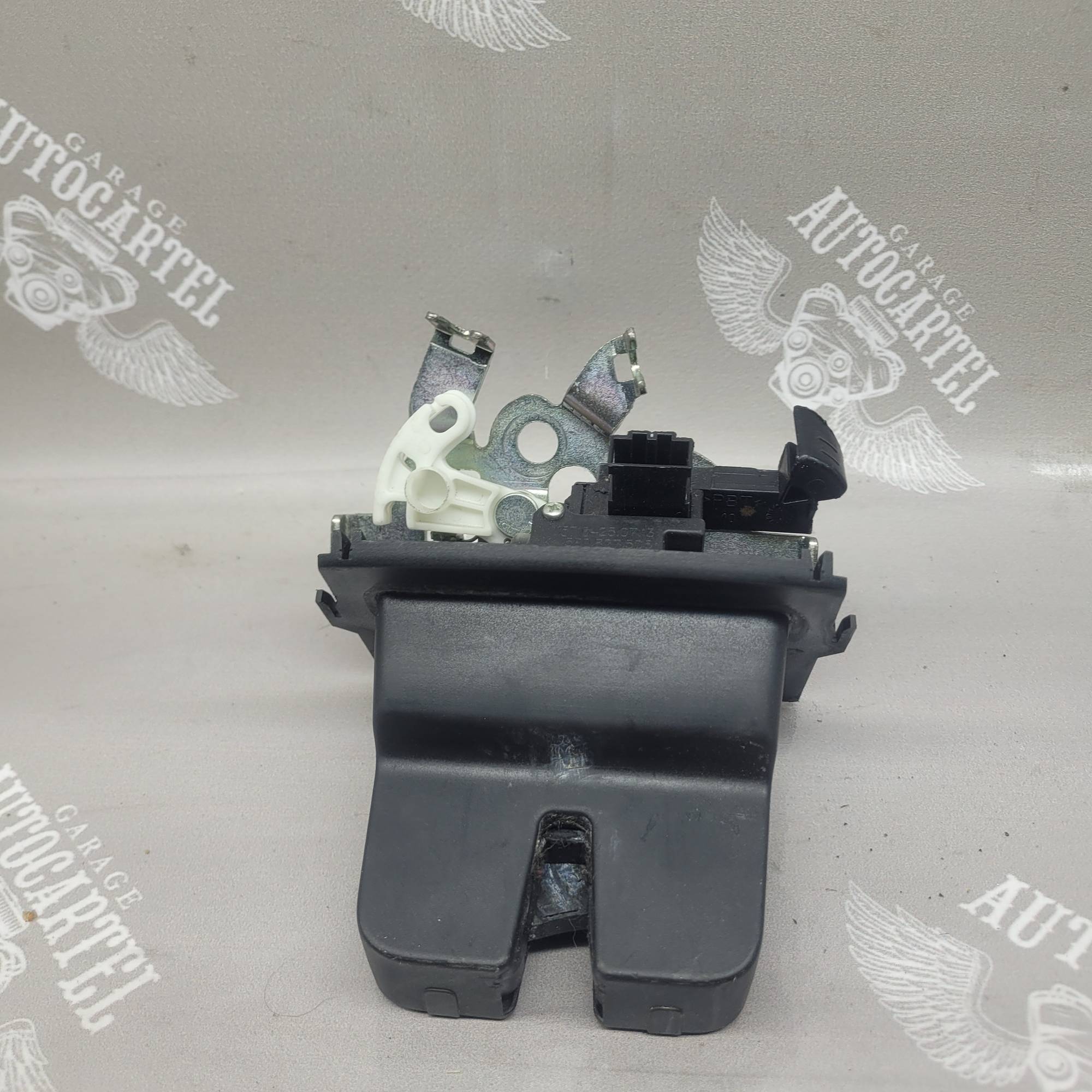 Замок кришки багажника електро Skoda Octavia (A7) 2013 5E0827505