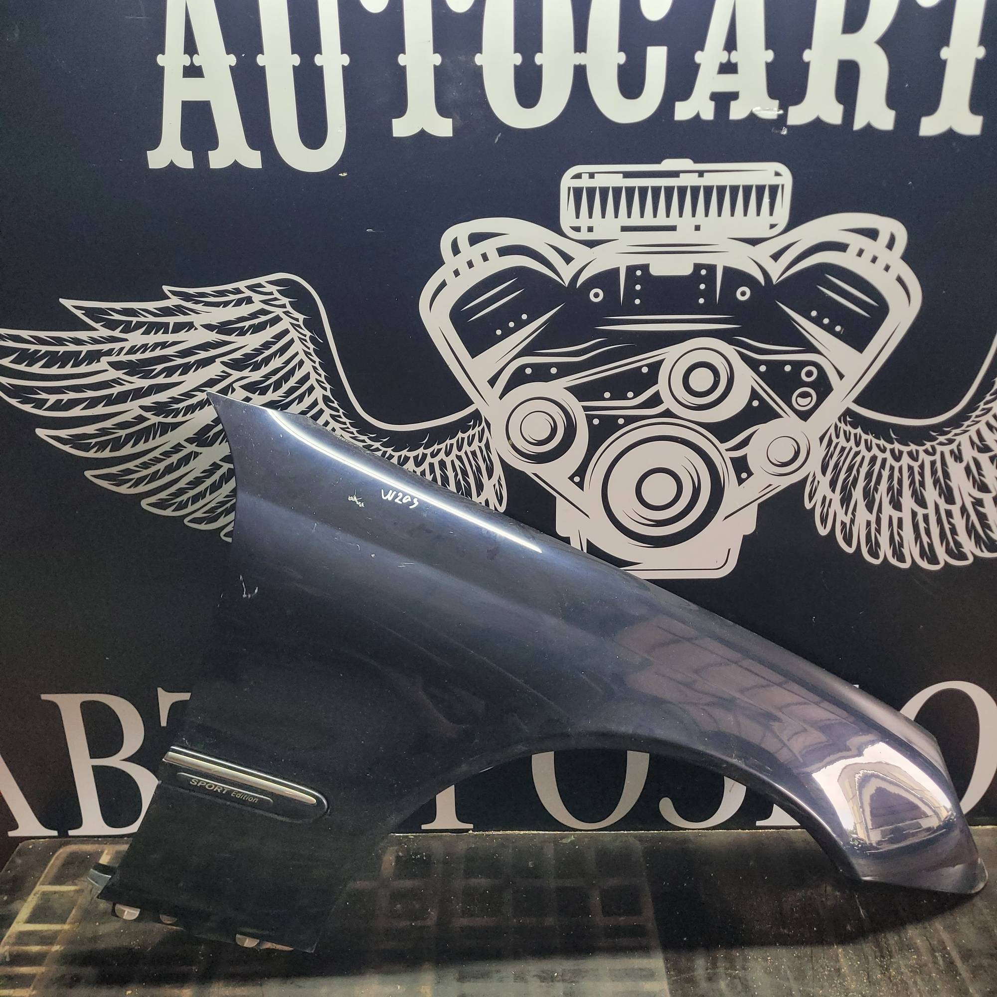 Крило переднє праве Mercedes w 203 2000-2007 21392672