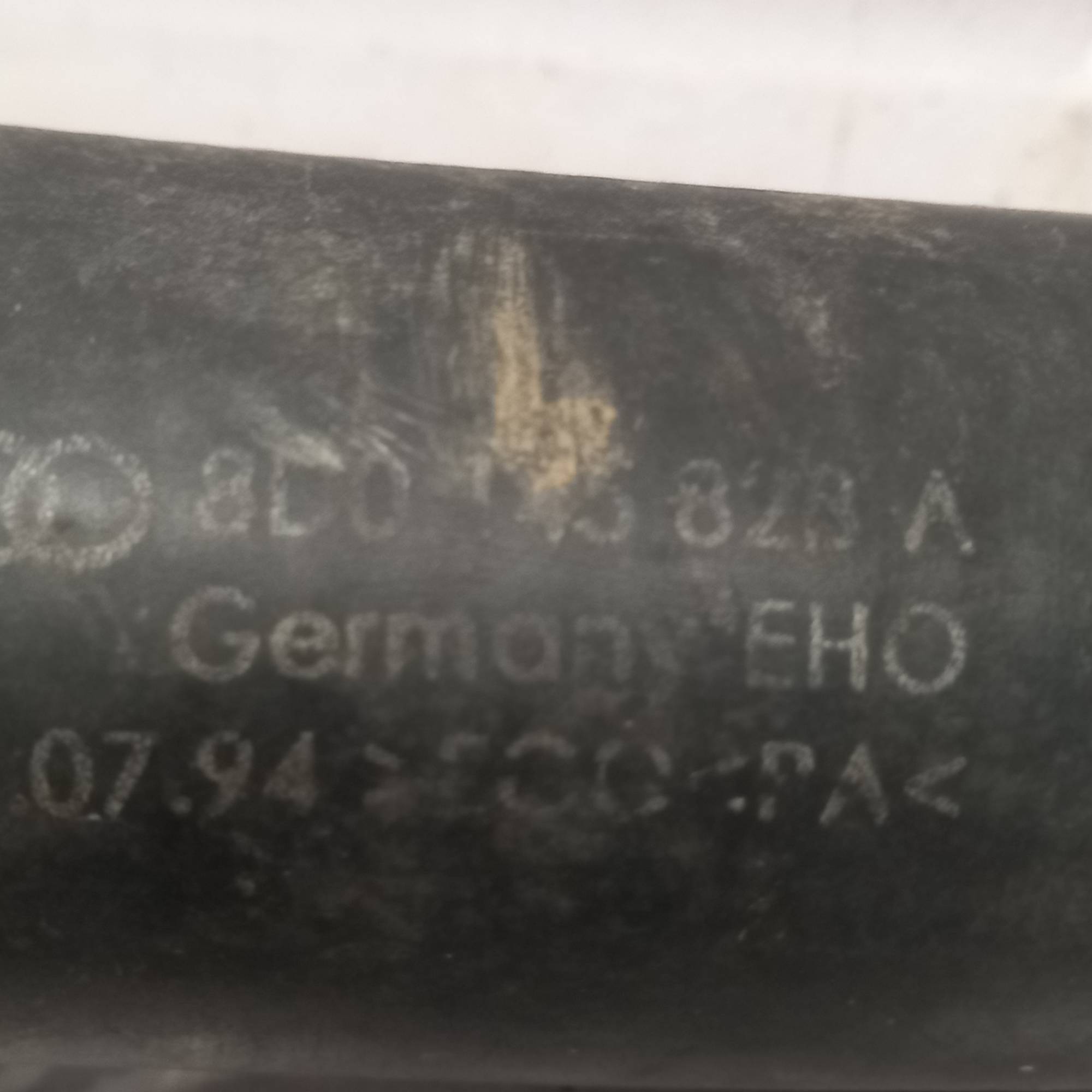 Патрубок інтеркулера Audi A4/A6/VW Passat 1.9 8d0145828a