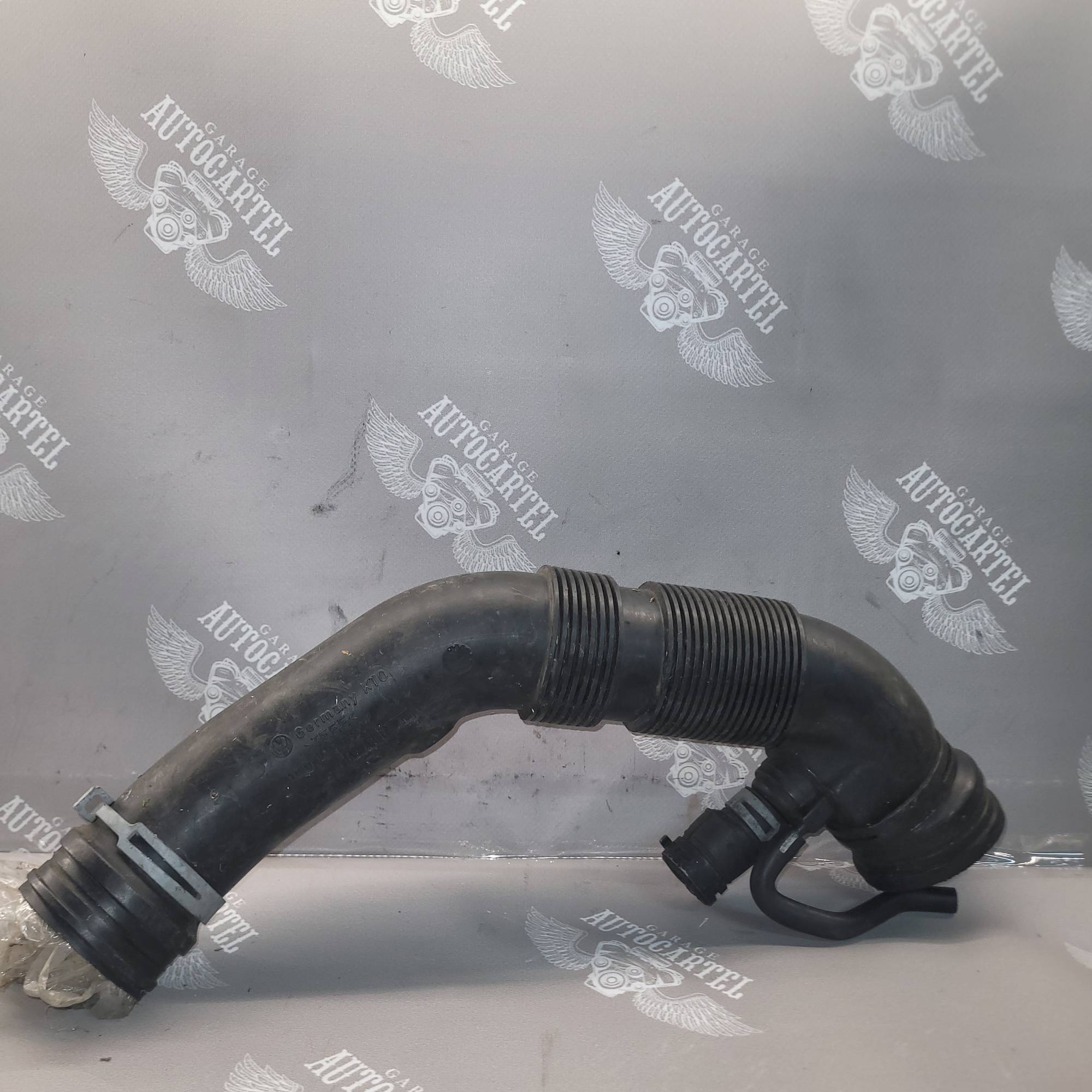1k0129684 Патрубок повітряного фільтра Skoda a 5