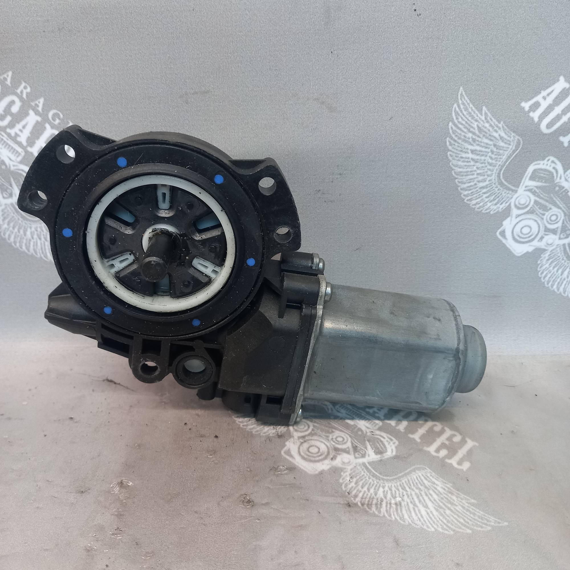 Моторчик склопідйомника передній правий Kia Ceed 2007-2012 402056d