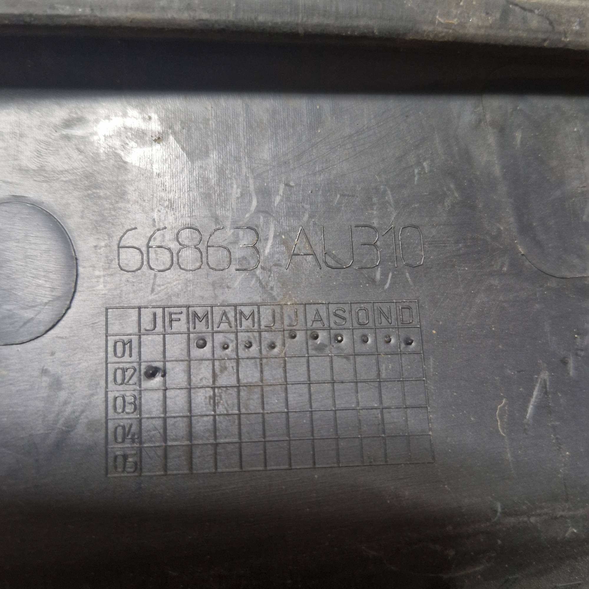 66863au310 Декоративна накладка під лобове скло жабо ліва Nissan Primera (P12) 2001-2008