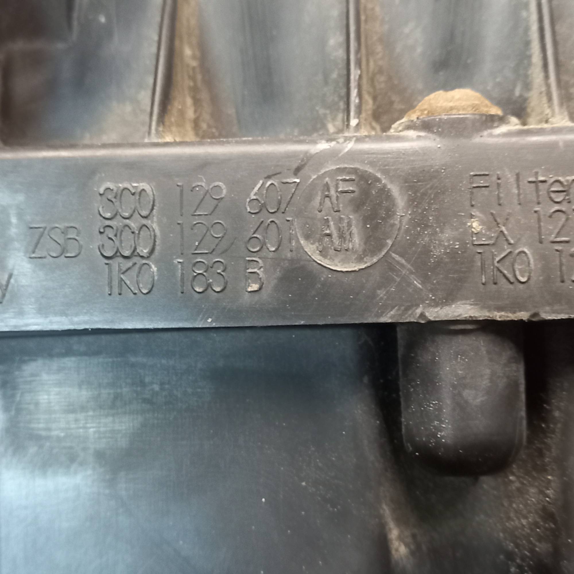 3c0129607af, 1k0129620f Корпус повітряного фільтра Passat B6 2005-2010