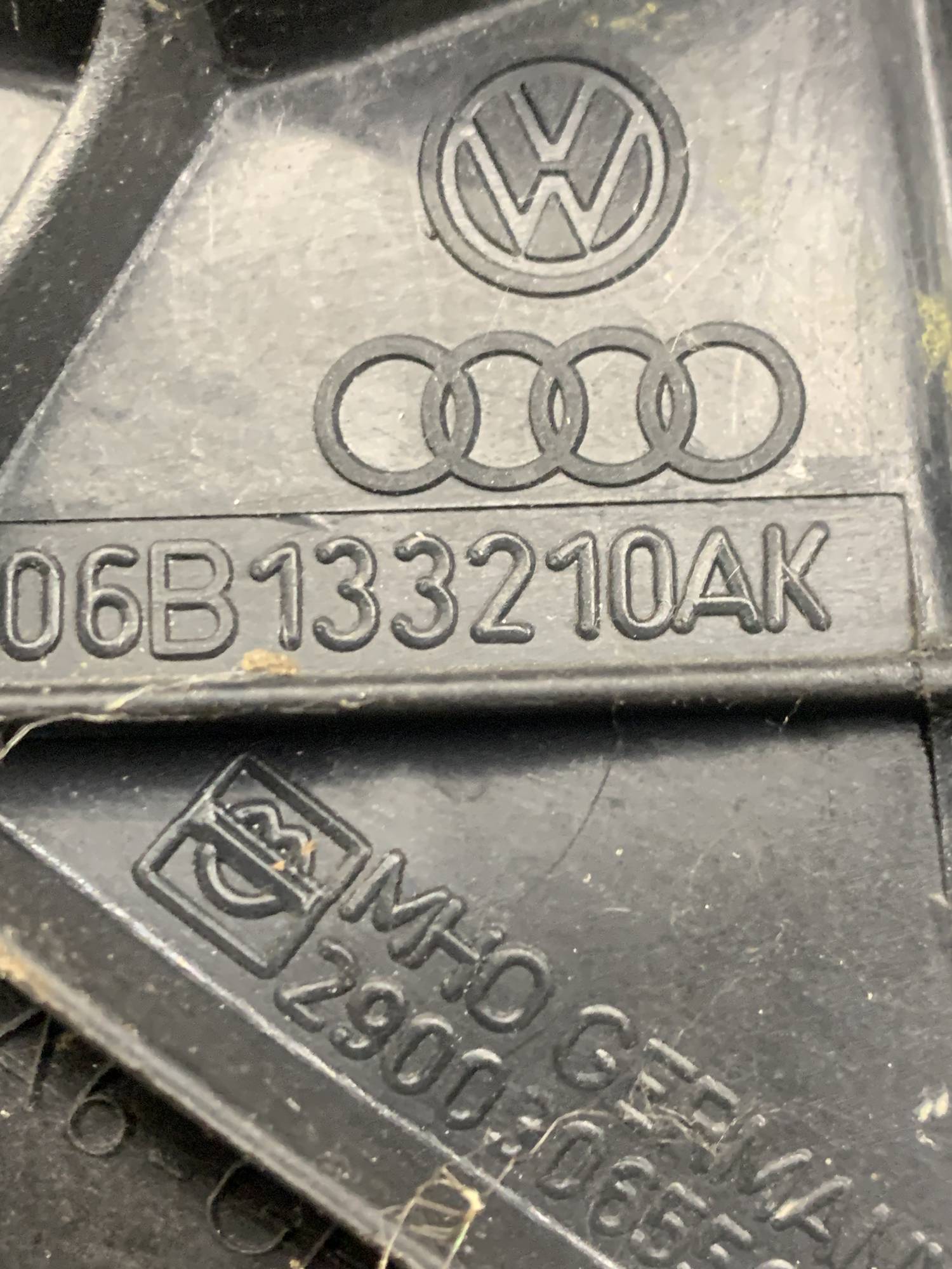 06b133210ak Впускний колектор vw passat b5 fl 1.6 1996-2005