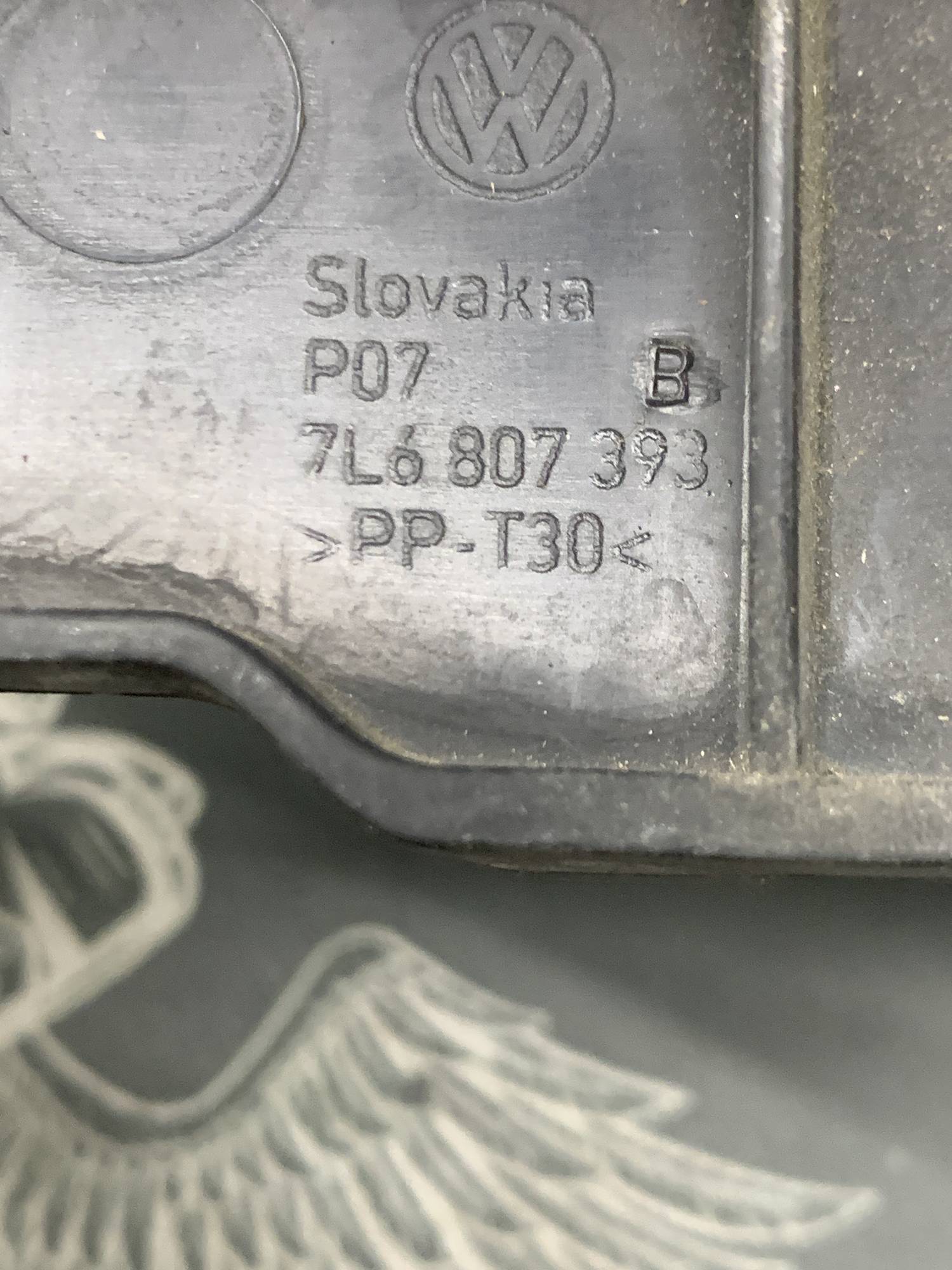 Кронштейн бампера заднього, лівий VW Touareg 7l6807393b