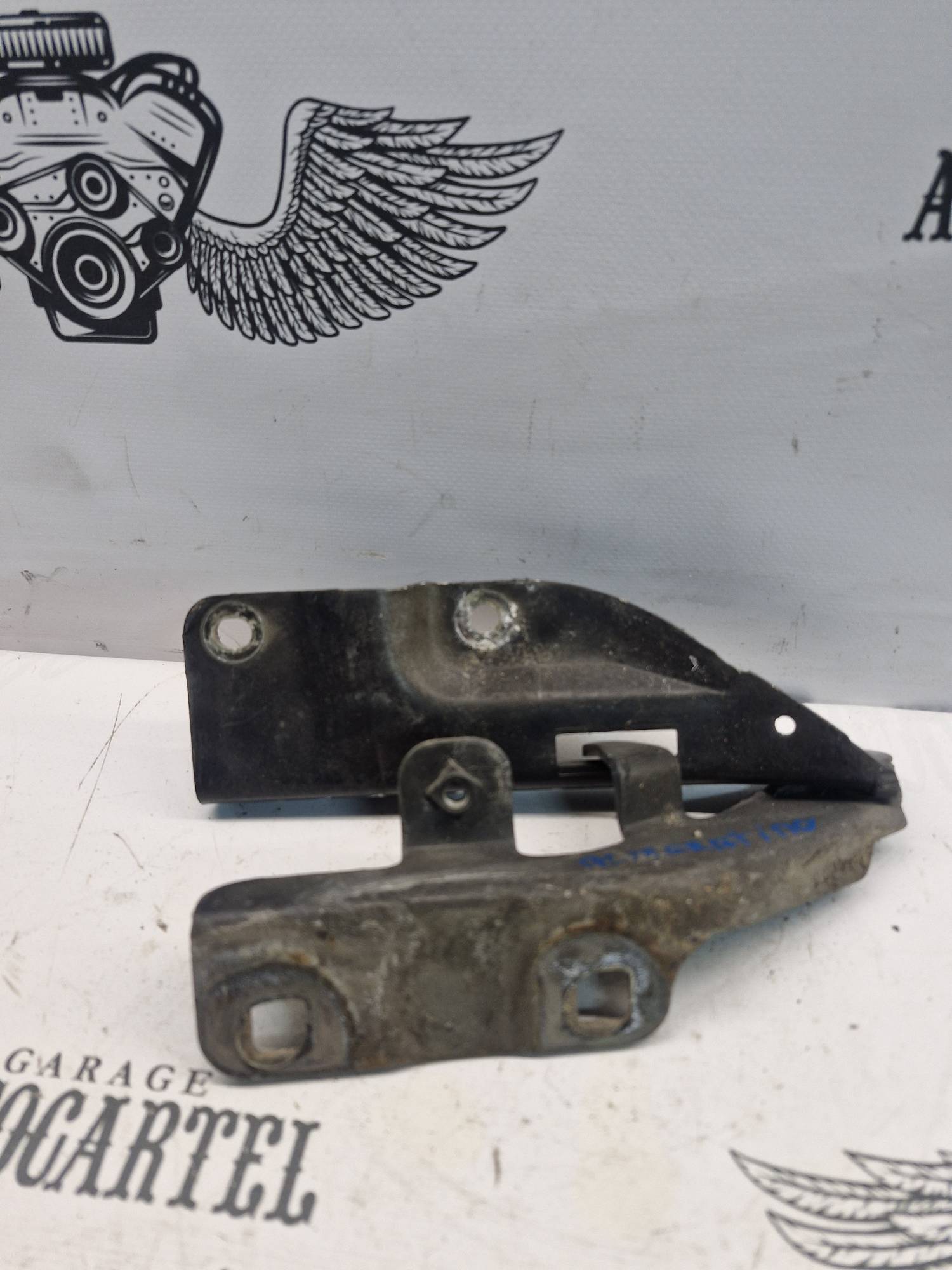 Петля капота права Nissan almera tino 21715044