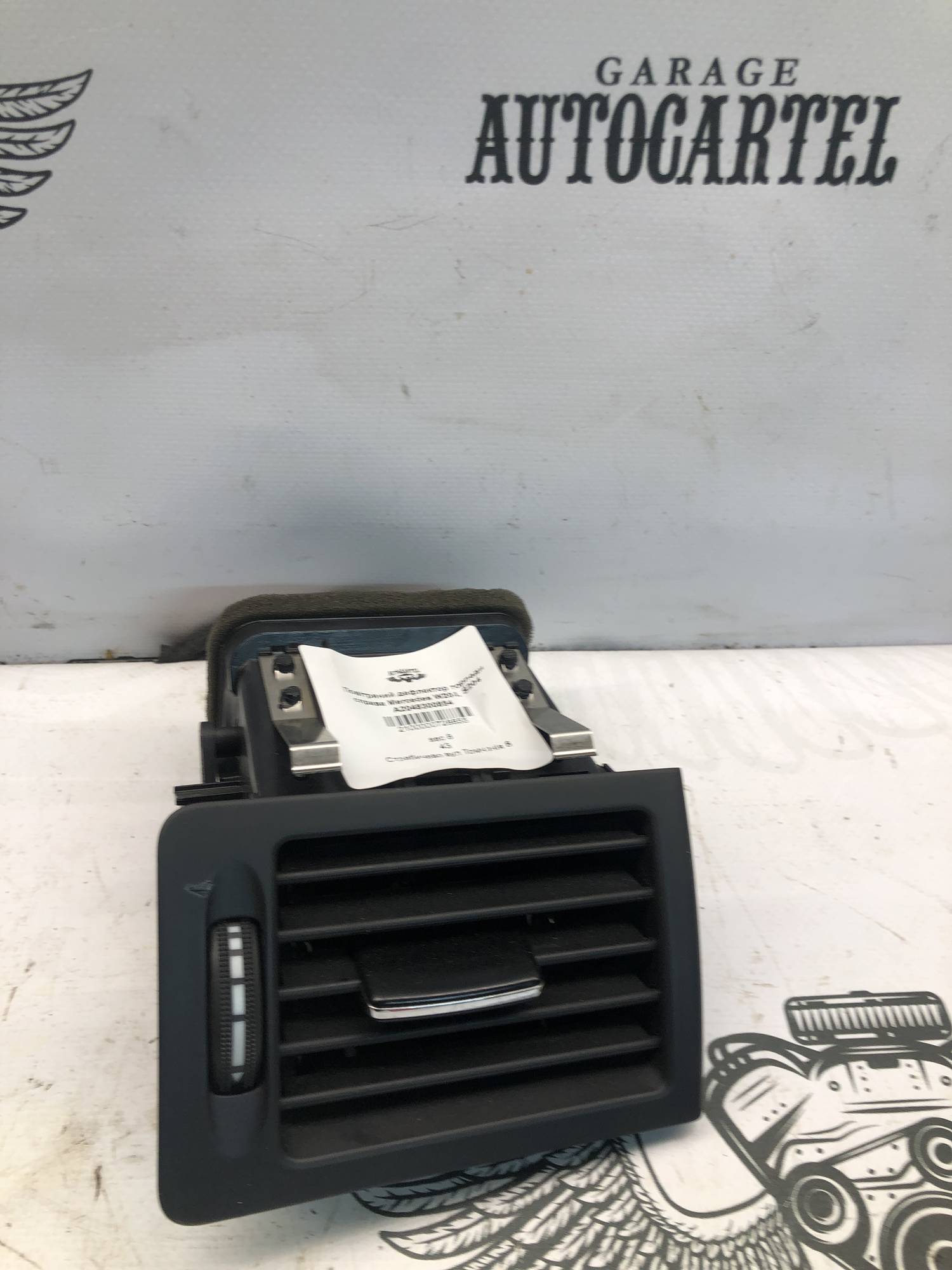 Повітряний дефлектор торпеди справа Mercedes W204, S204 A2048300854