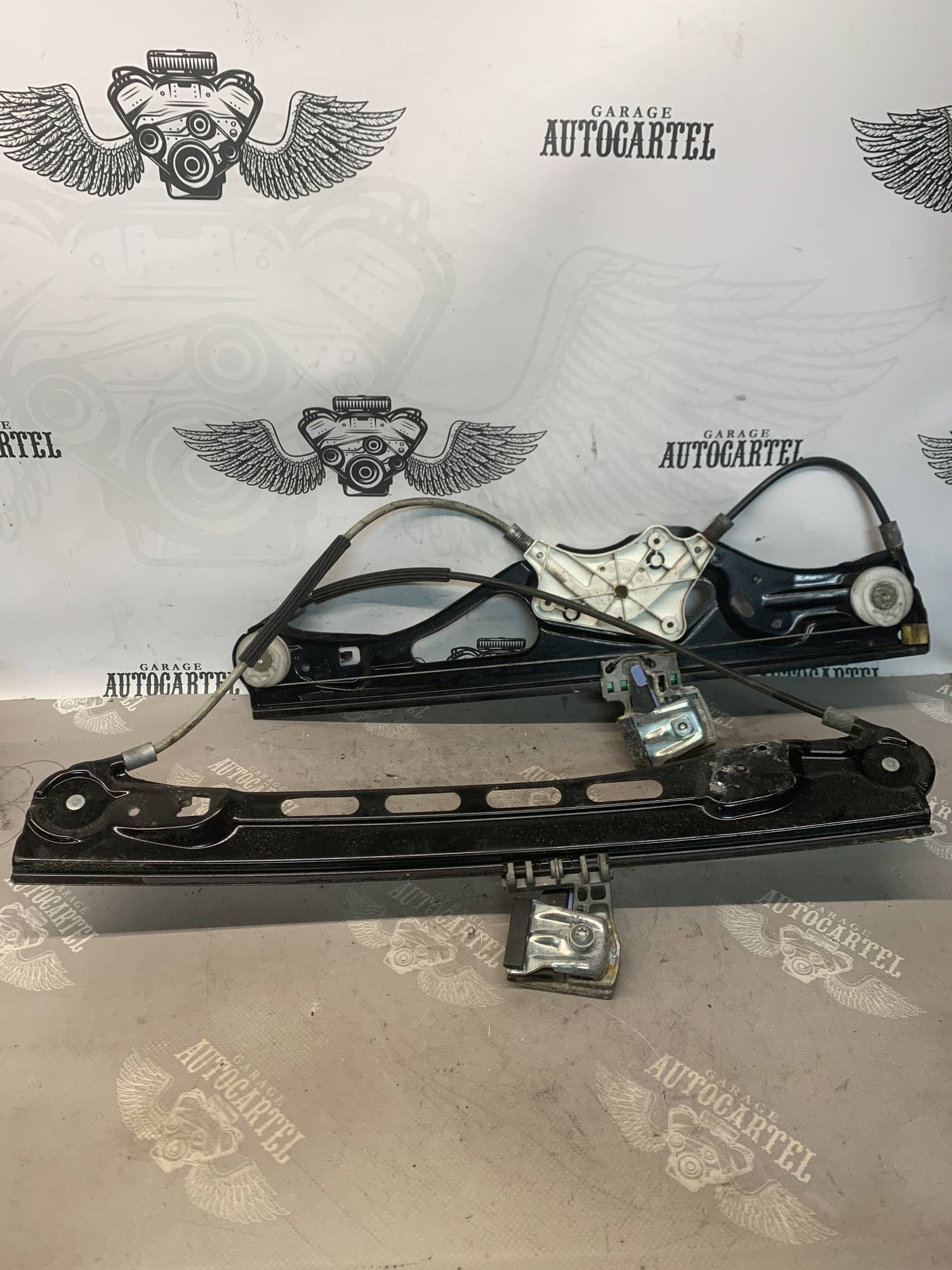 Склопідйомник передніх лівих дверей Mercedes E W211 без моторчика a2117200146