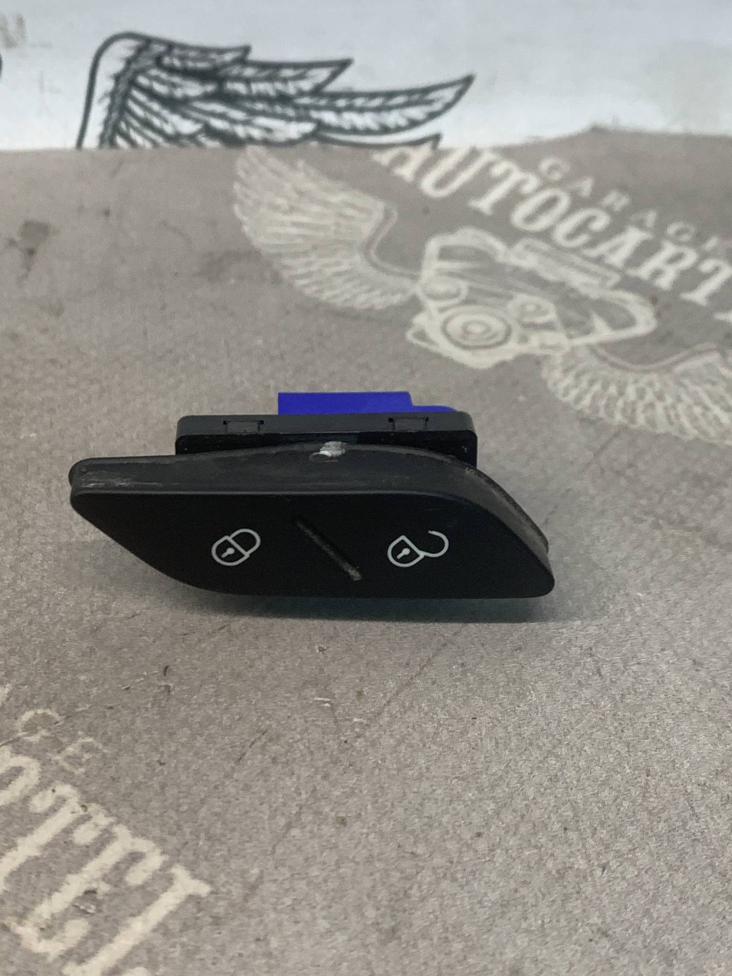 Кнопка центрального замку VOLKSWAGEN GOLF 6 5k0962125