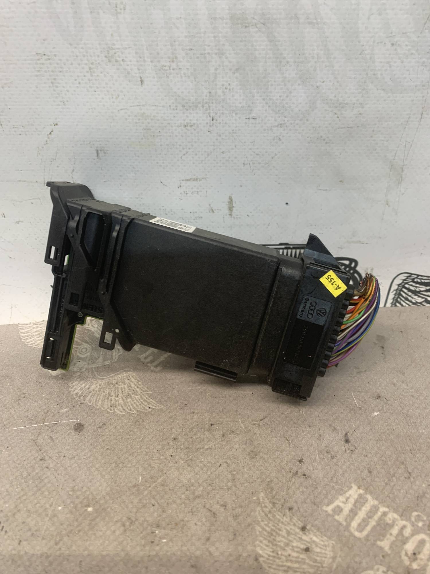 Блок управління склопідйомником правий передній Volkswagen Golf 4 9776-101434-203