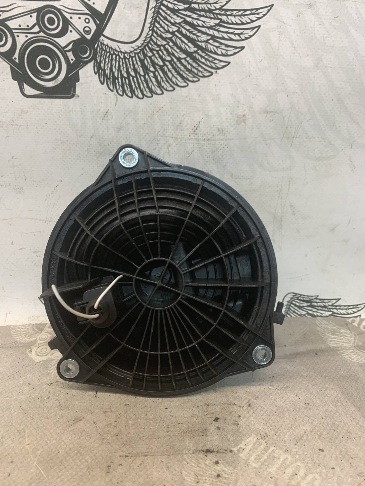 РУЧКА ЕМБЛЕМУ КРИШКИ БАГАЖНИКА VW PASSAT B7 CC GOLF 6r0827469c