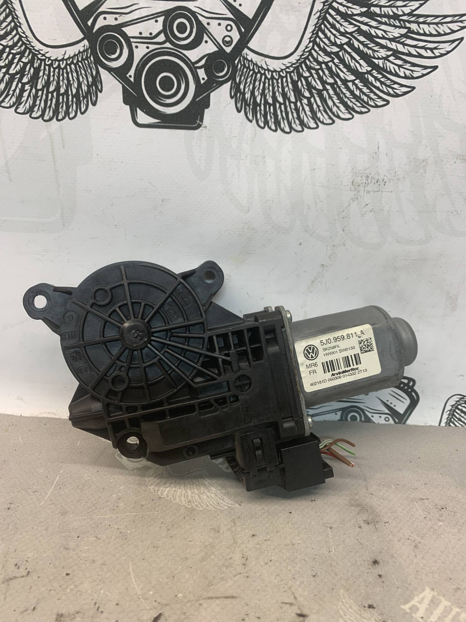 Моторчик склопідйомника задній правий SKODA Roomster 5j0959811a