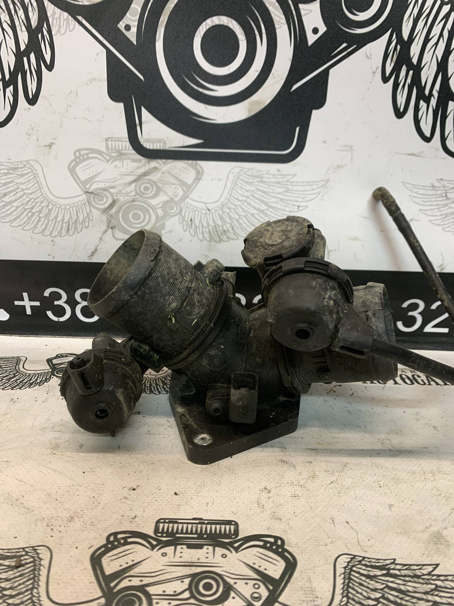 Дросельна заслінка вакуумна Volvo V50 2.0tdci 9657522680