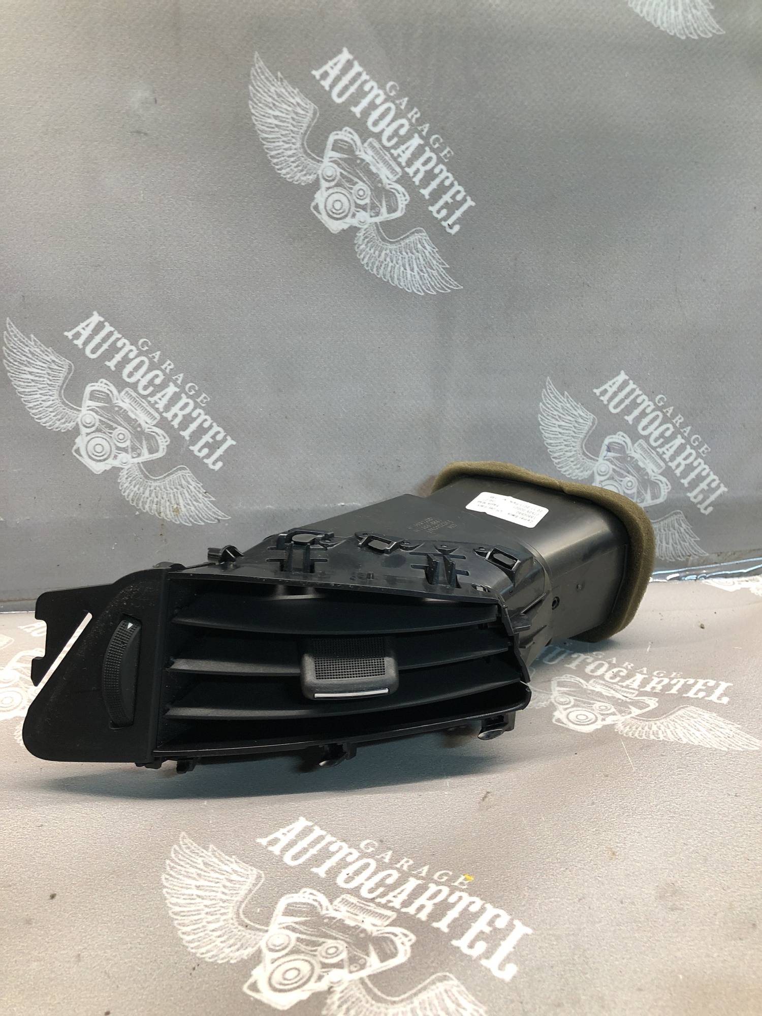 Дефлектор лівий opel astra j iv 13300560