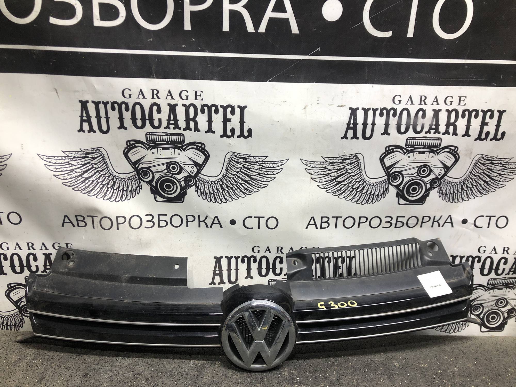 5k0853653 Решітка капота Volkswagen Golf 6