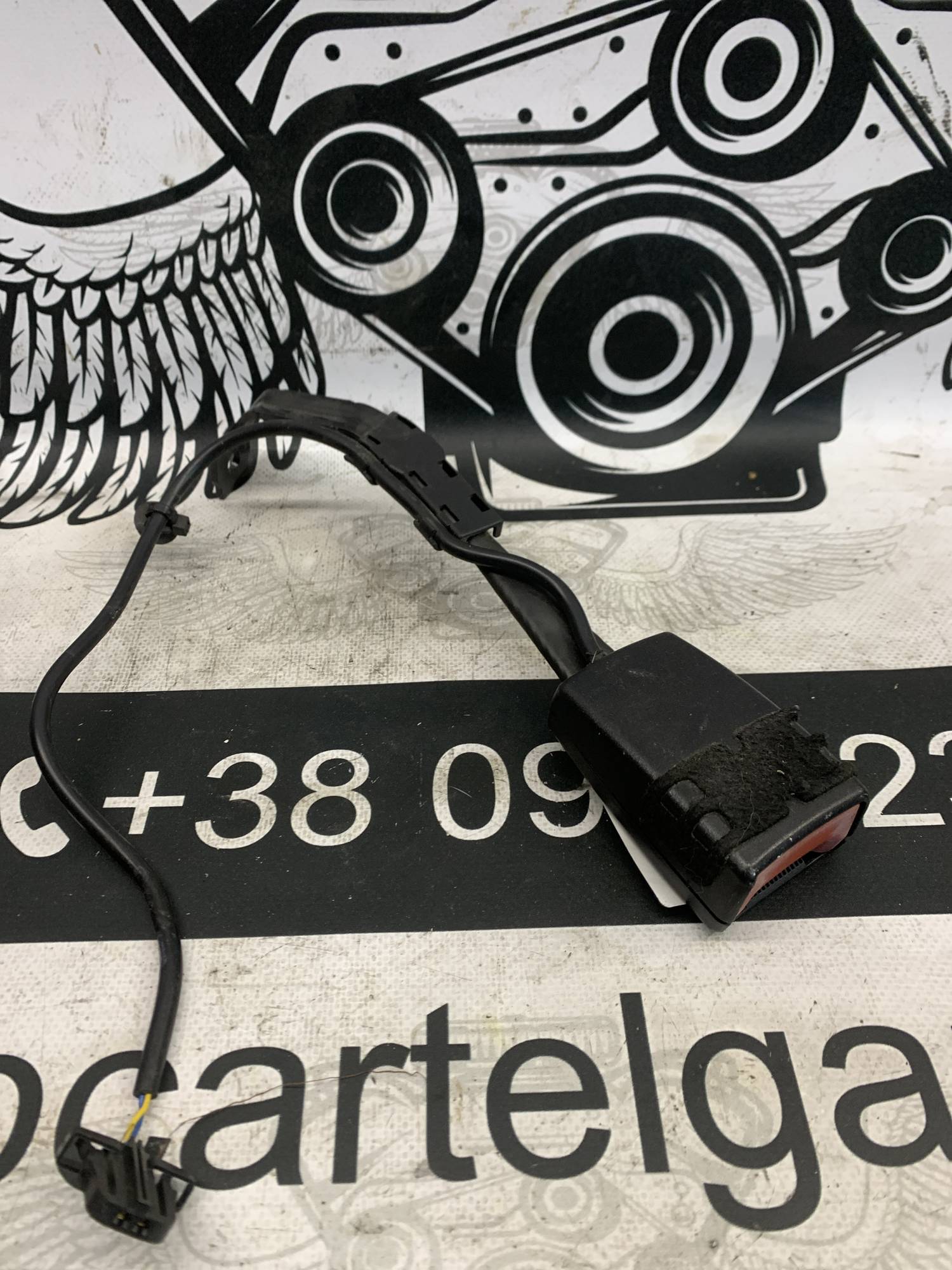 Замок ремня безпеки передній правий audi a3 8p хетч 3d 8p0857755c