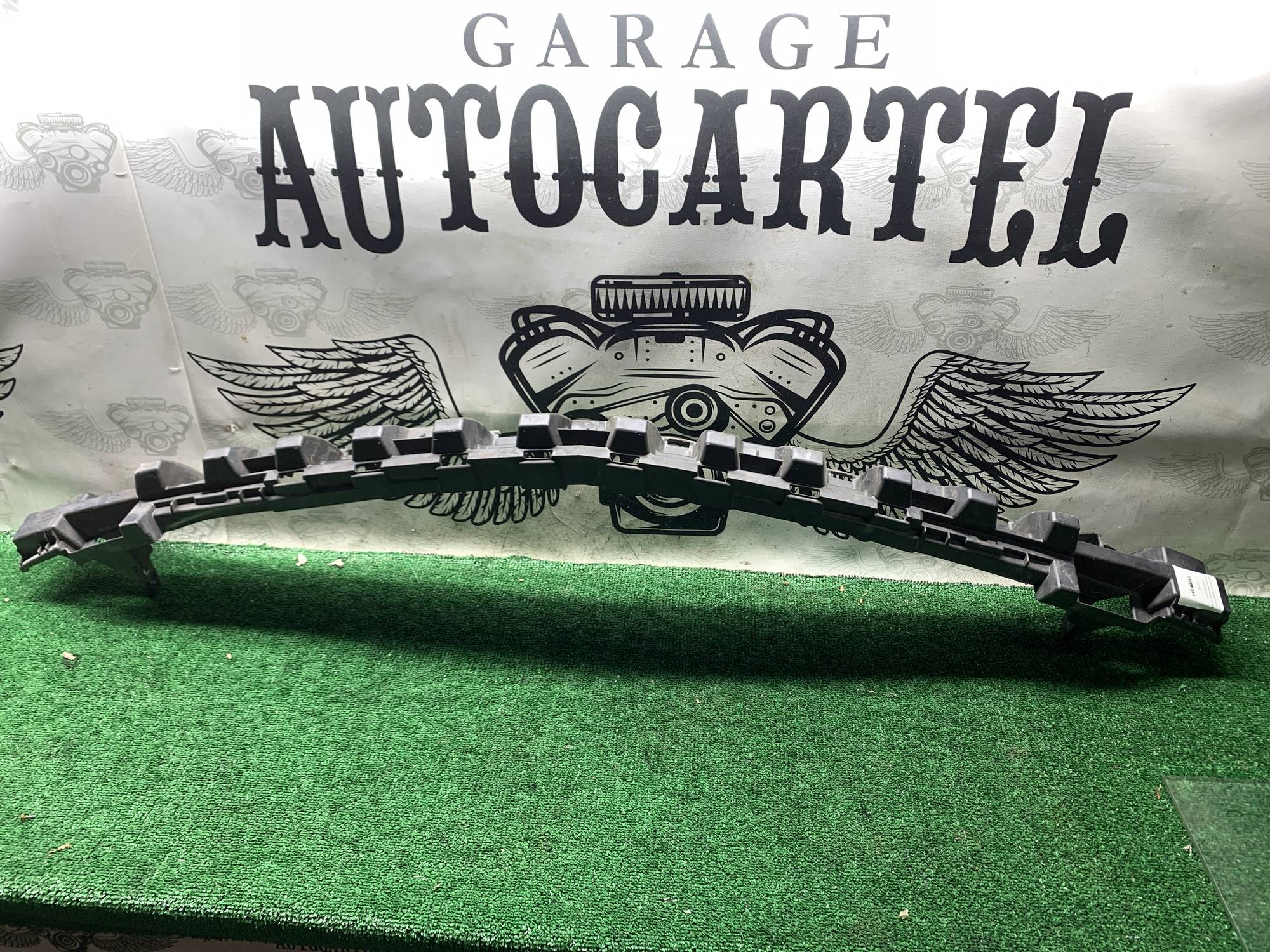 Кріплення переднього бампера Mercedes W204 a2048854665
