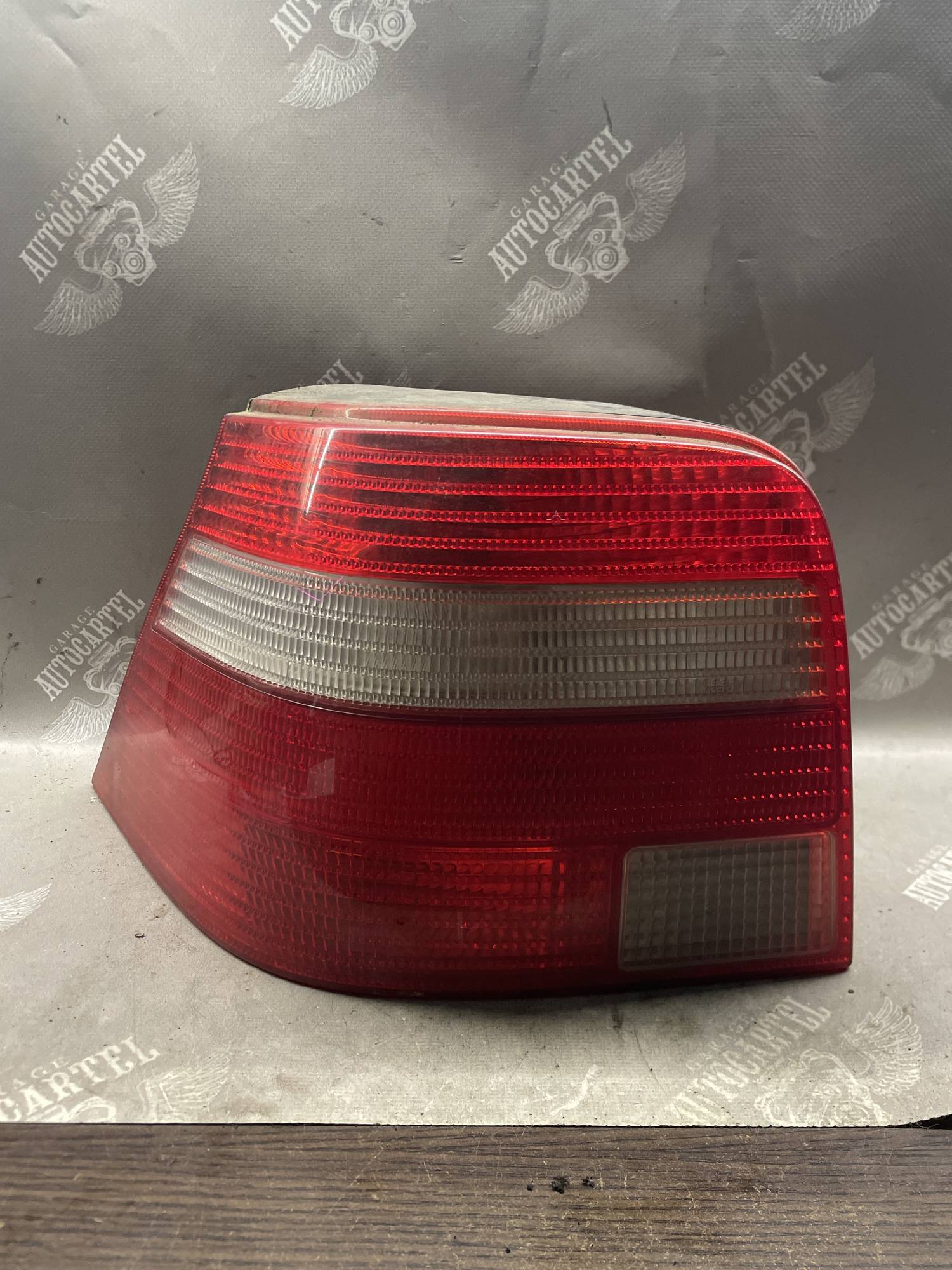 Ліхтар задній лівий Volkswagen Golf 4 37750719