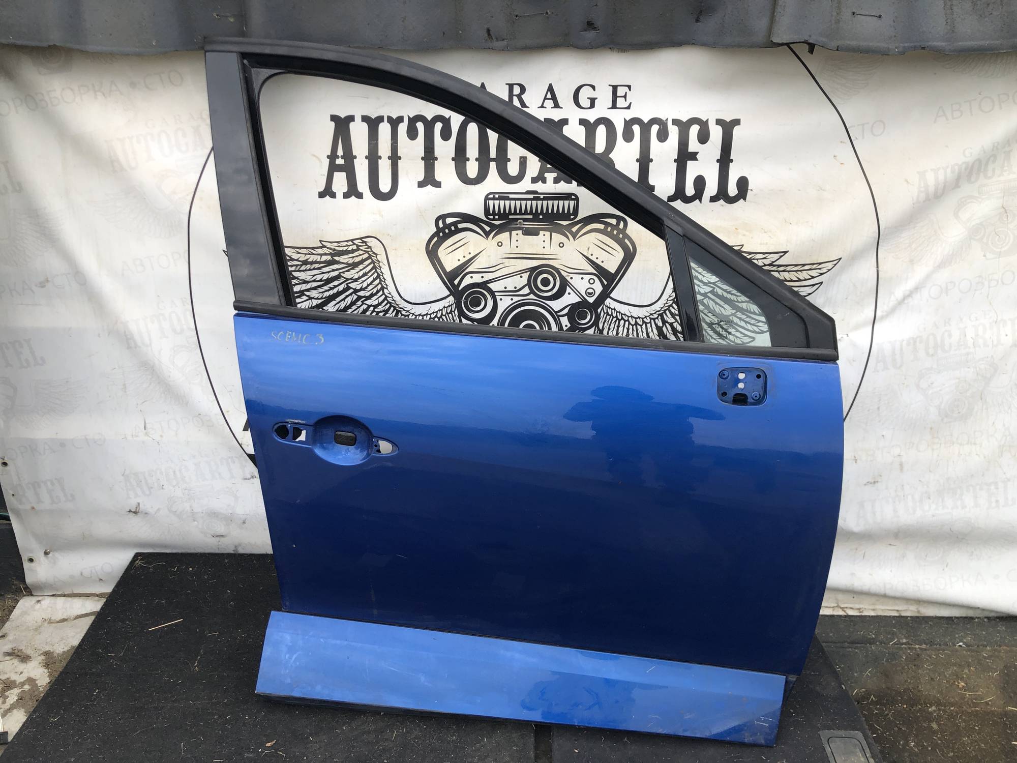 Дверка передня права Renault Scenic 3 21104404