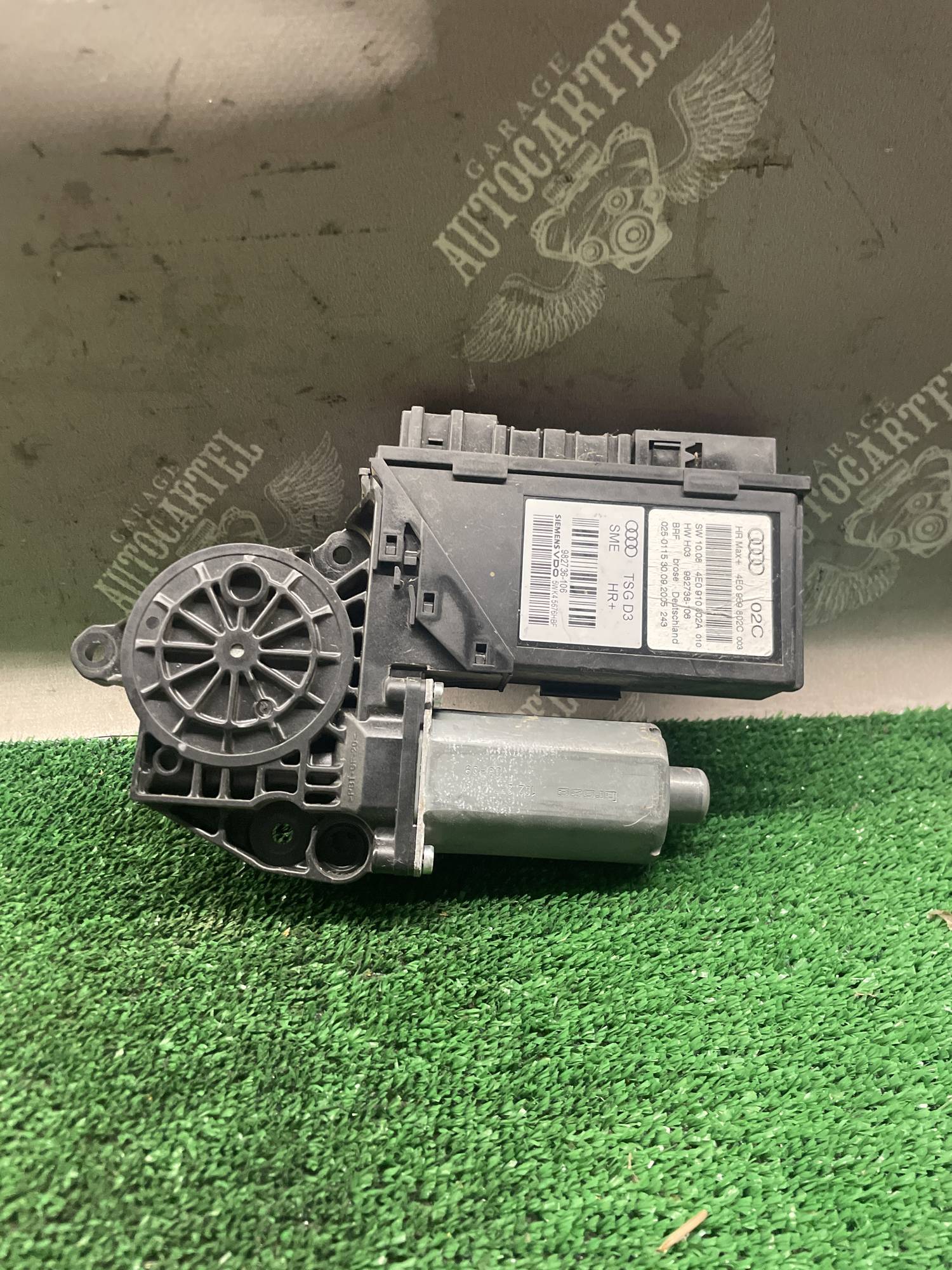 Моторчик склопідйомника задній правий Audi a8 d3 4e0959802c
