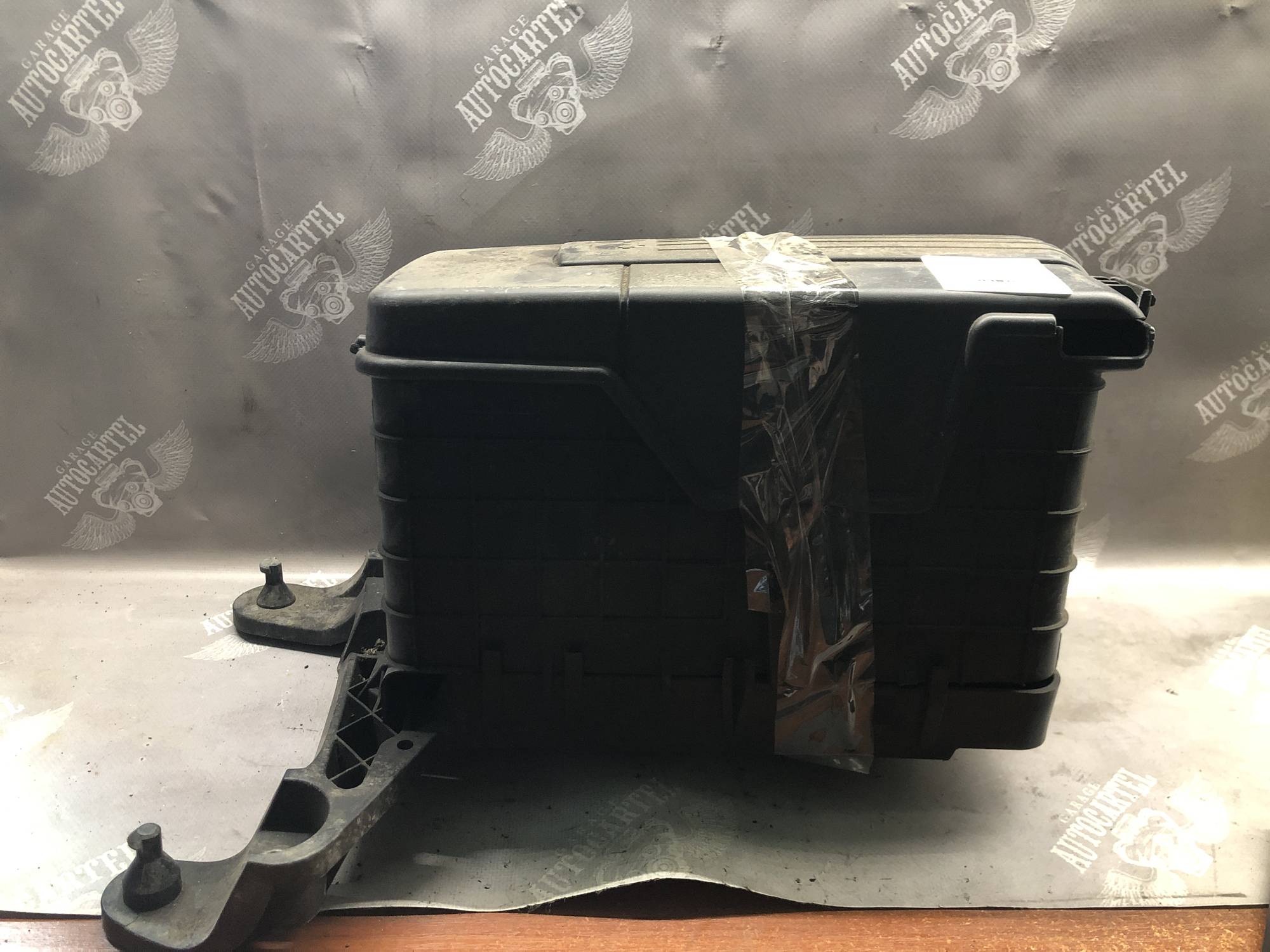 1k0915333c Підставка під акамулятор Volkswagen Golf pluss комплетна