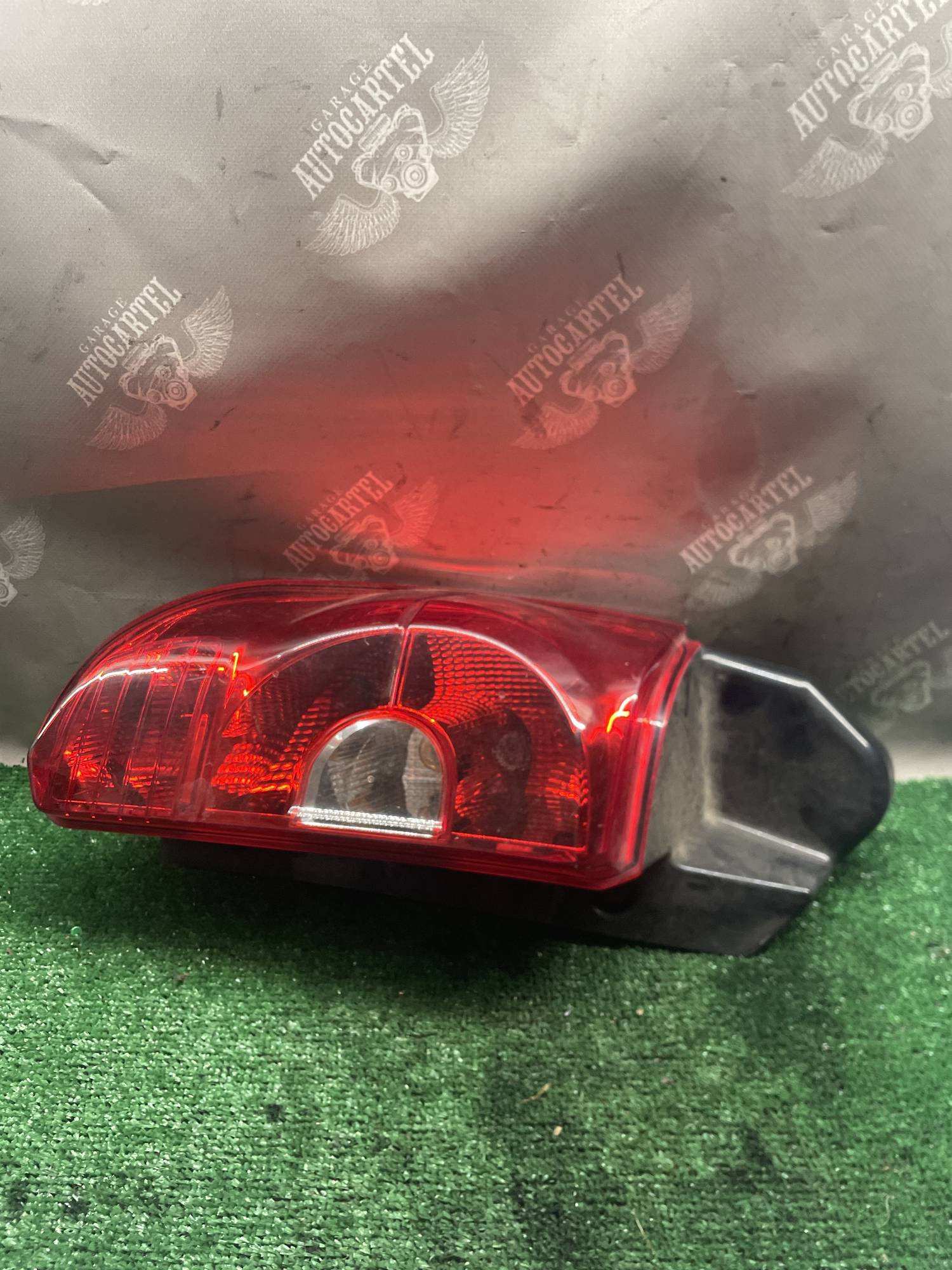 Ліхтар задній правий Mitsubishi Colt VI рестайлінг 8330a479
