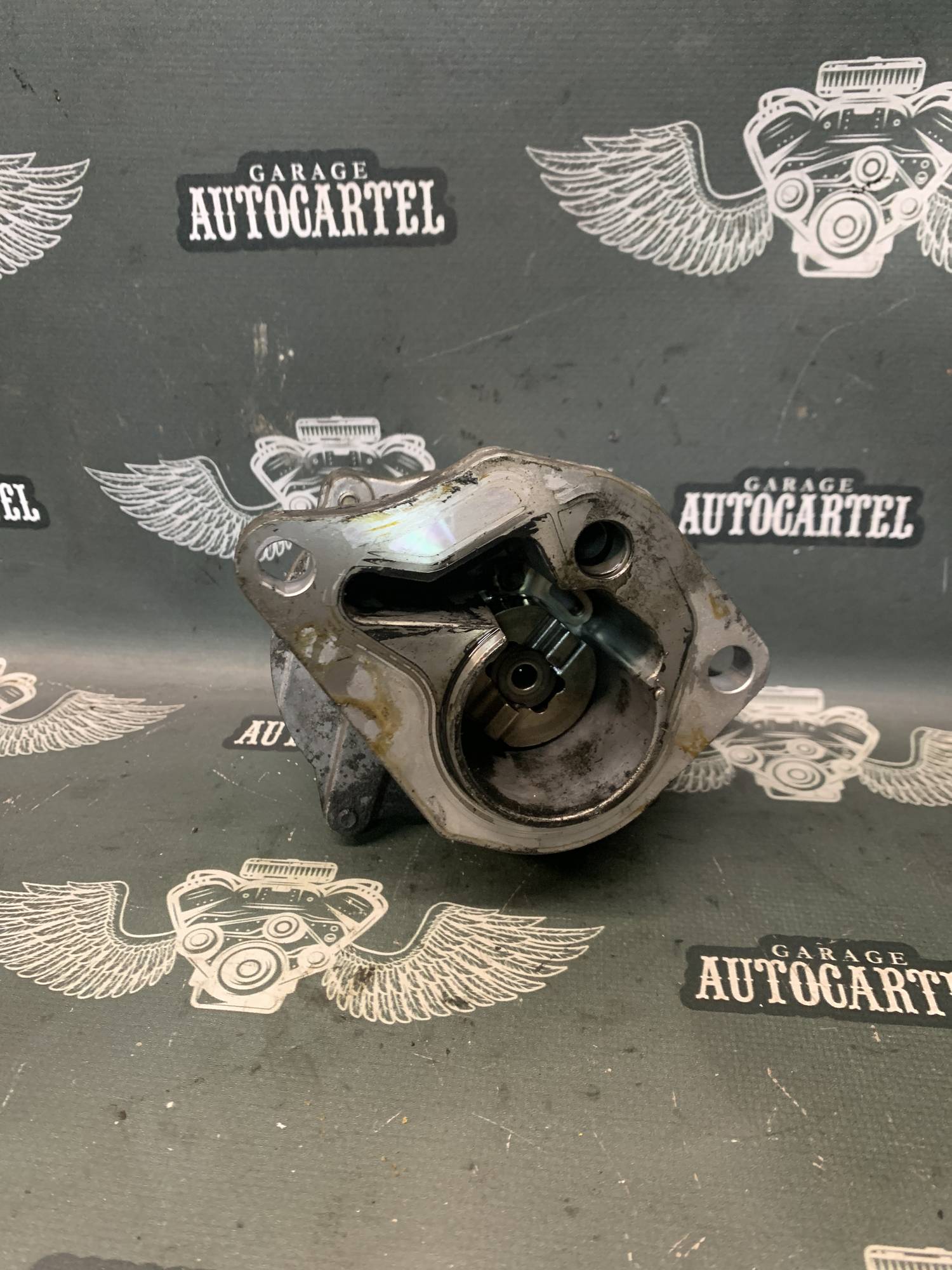 Вакуумний насос Renault Trafic Kangoo Laguna Opel Vivaro Nissan Primastar 1.9dCi 8200072985