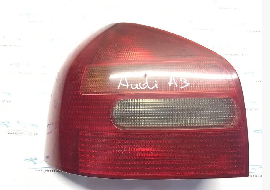 Ліхтар задній лівий Audi A3 8l 8l0945258