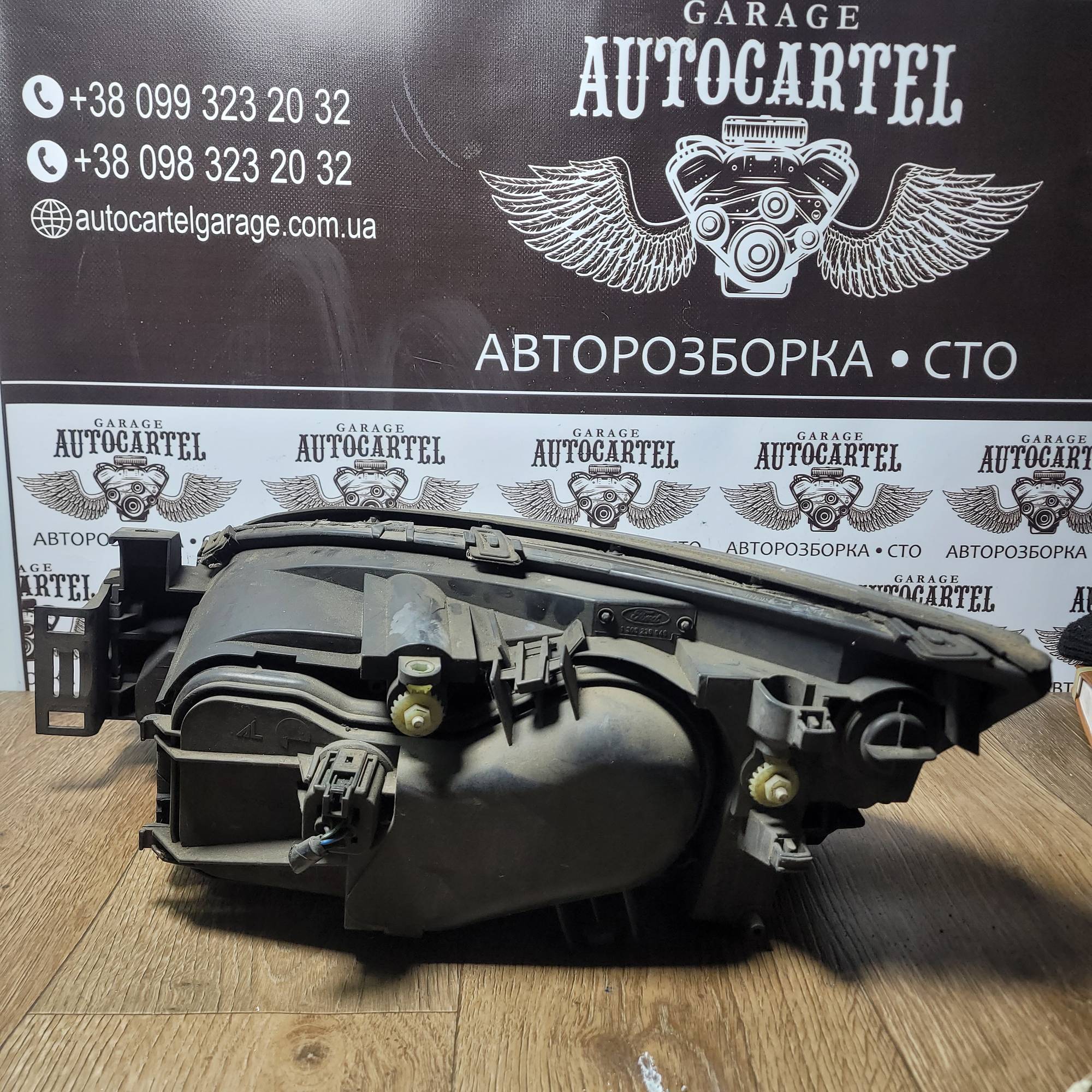 Фара передня права Ford Mondeo 3, 0301174204