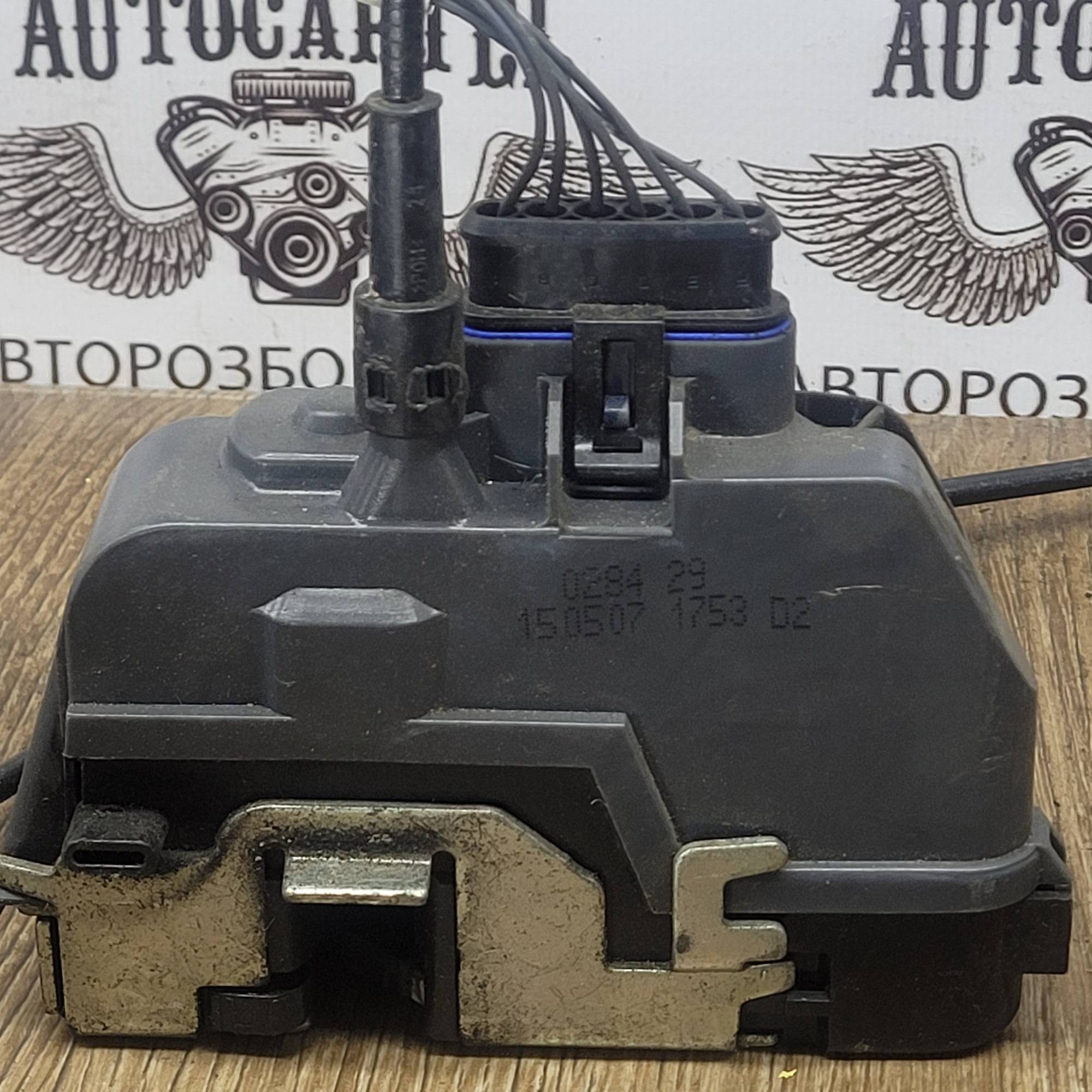 ЗАМОК ДВЕРІ ЗАДНІЙ ПРАВОЇ RENAULT MEGANE II 8200212467