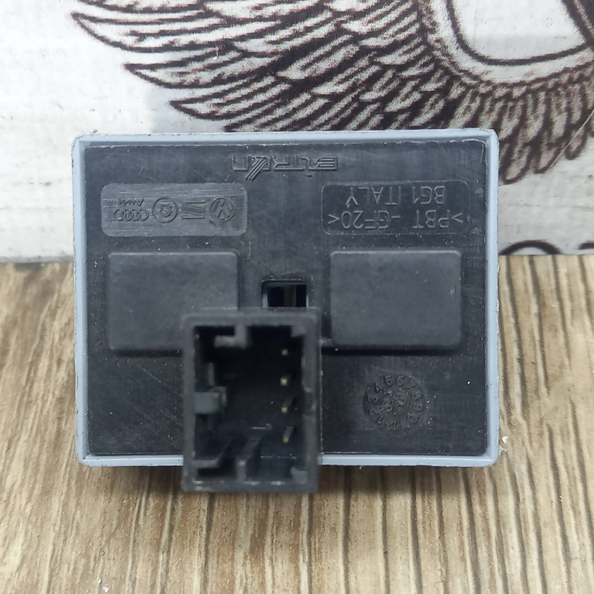 КНОПКА СКЛОПІДІЙМАЧА ПОДВІЙНА VOLKSWAGEN POLO 9N,6Q0959858.