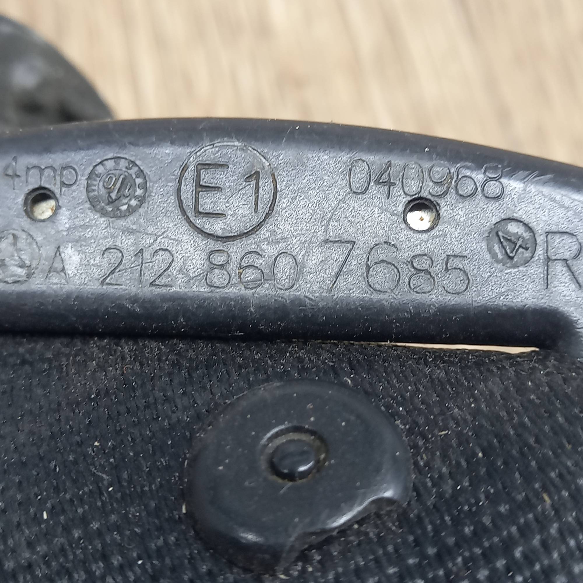 Ремінь безпеки передній правий Mercedes E220 W212 a2128607685