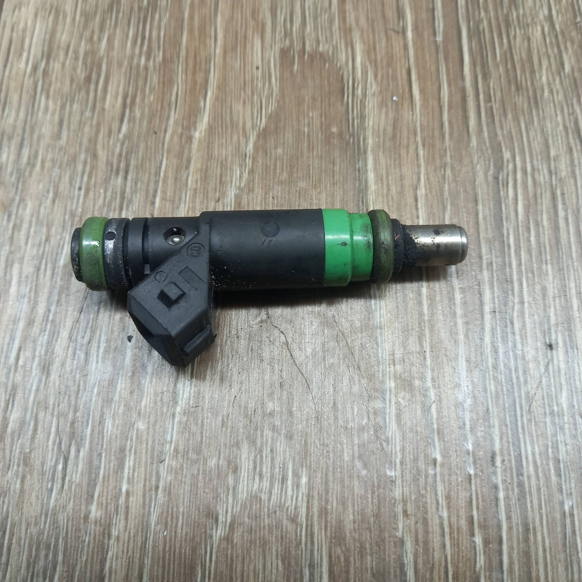Інжектор бензиновий електричний Ford Fiesta 1.25 16V,1.4 16V, 1.6 16V 2002-2008 98MFBB9F593