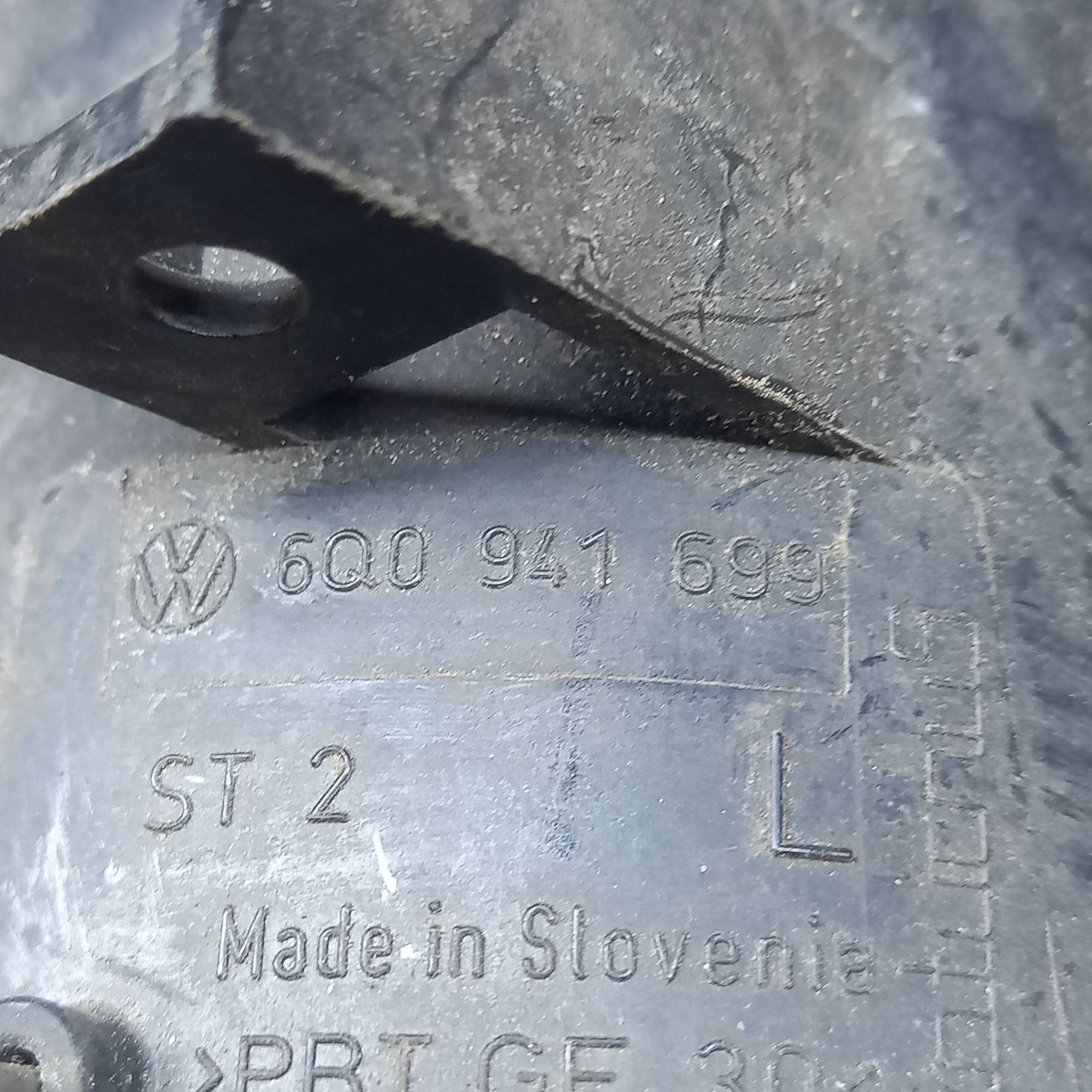 6q0941699, Фара протитуманна ліва -05 VW Polo 2001-2009