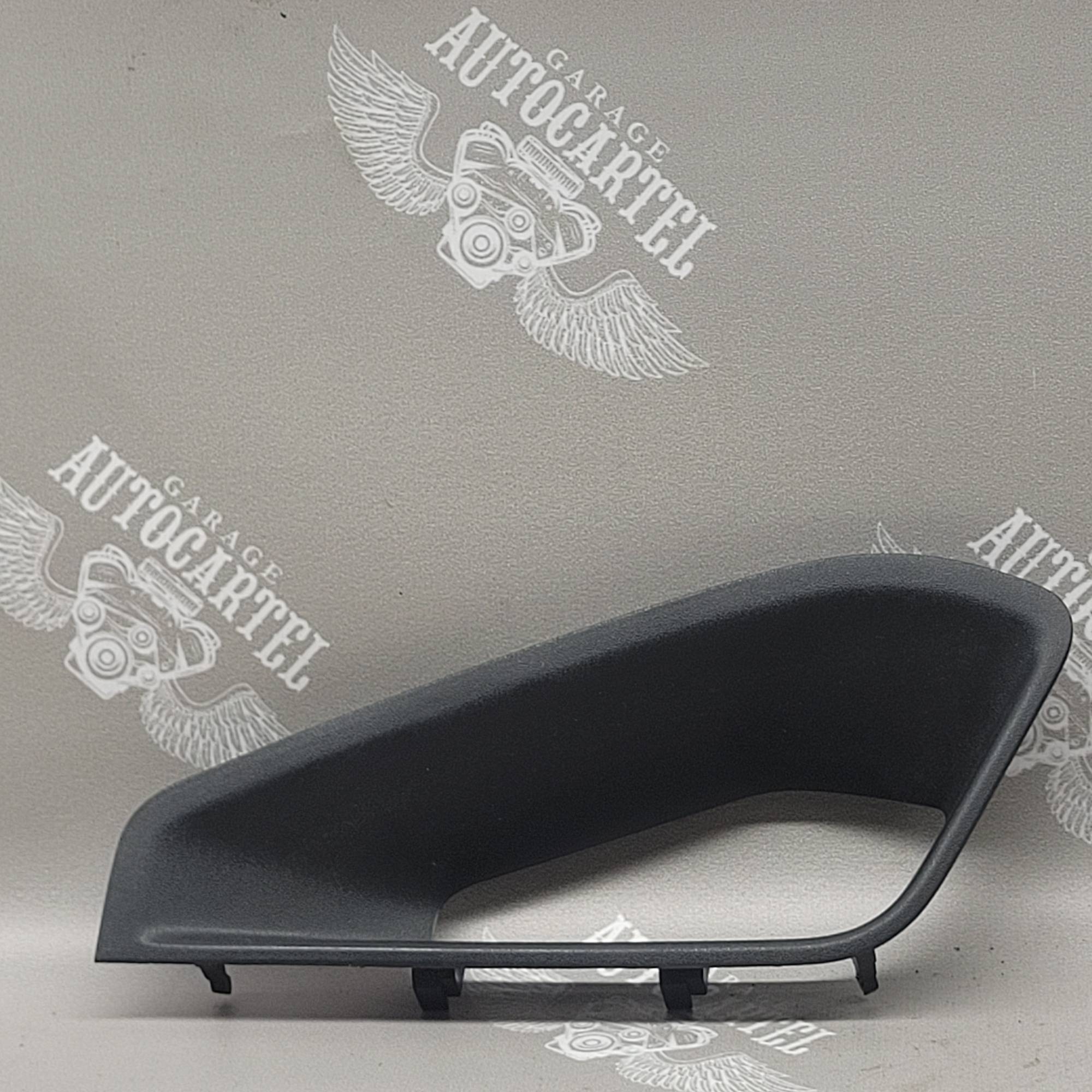 1k0864375b накладка централі Volkswagen golf 5